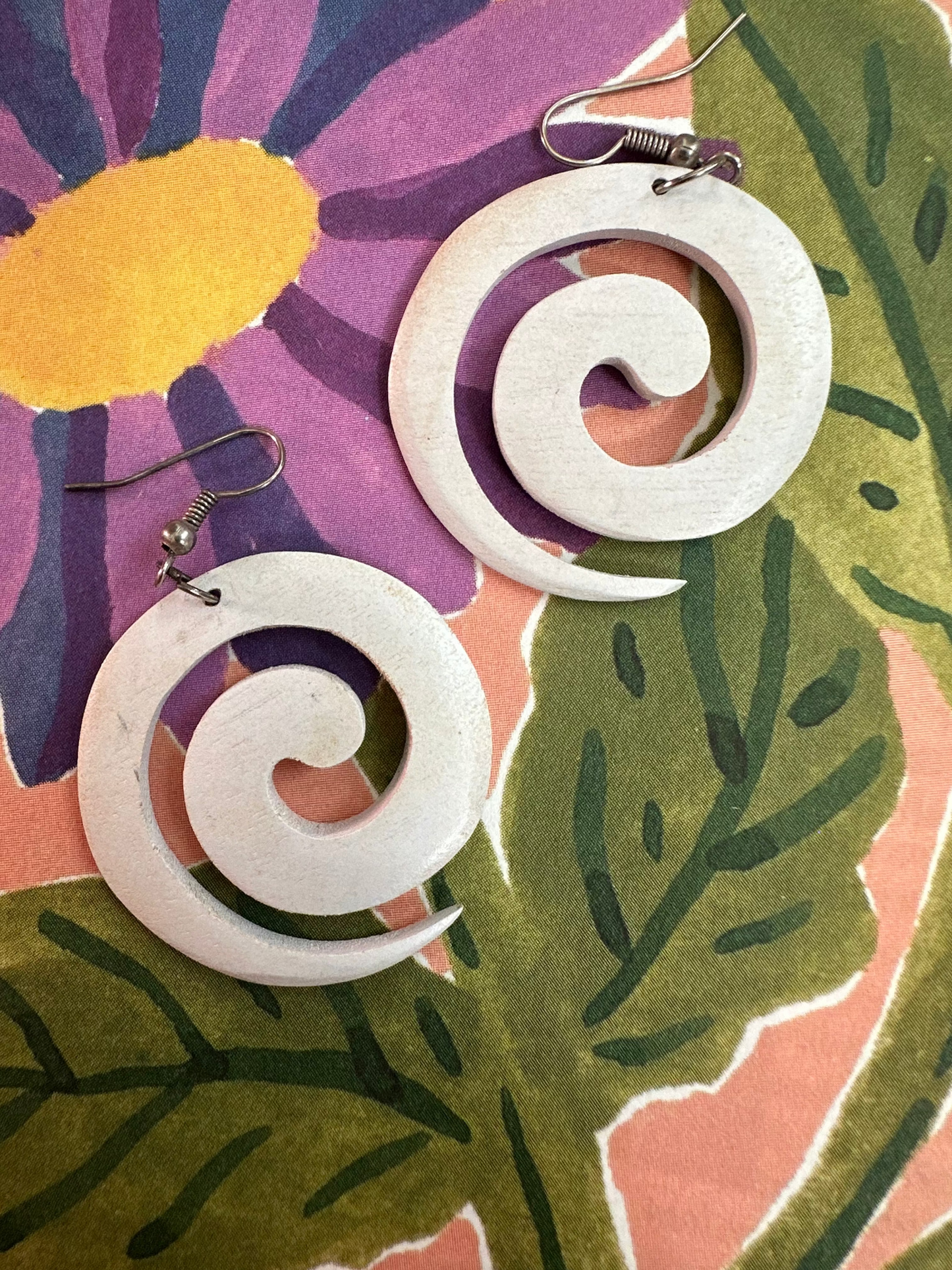 Vintage houten swirl oorbellen