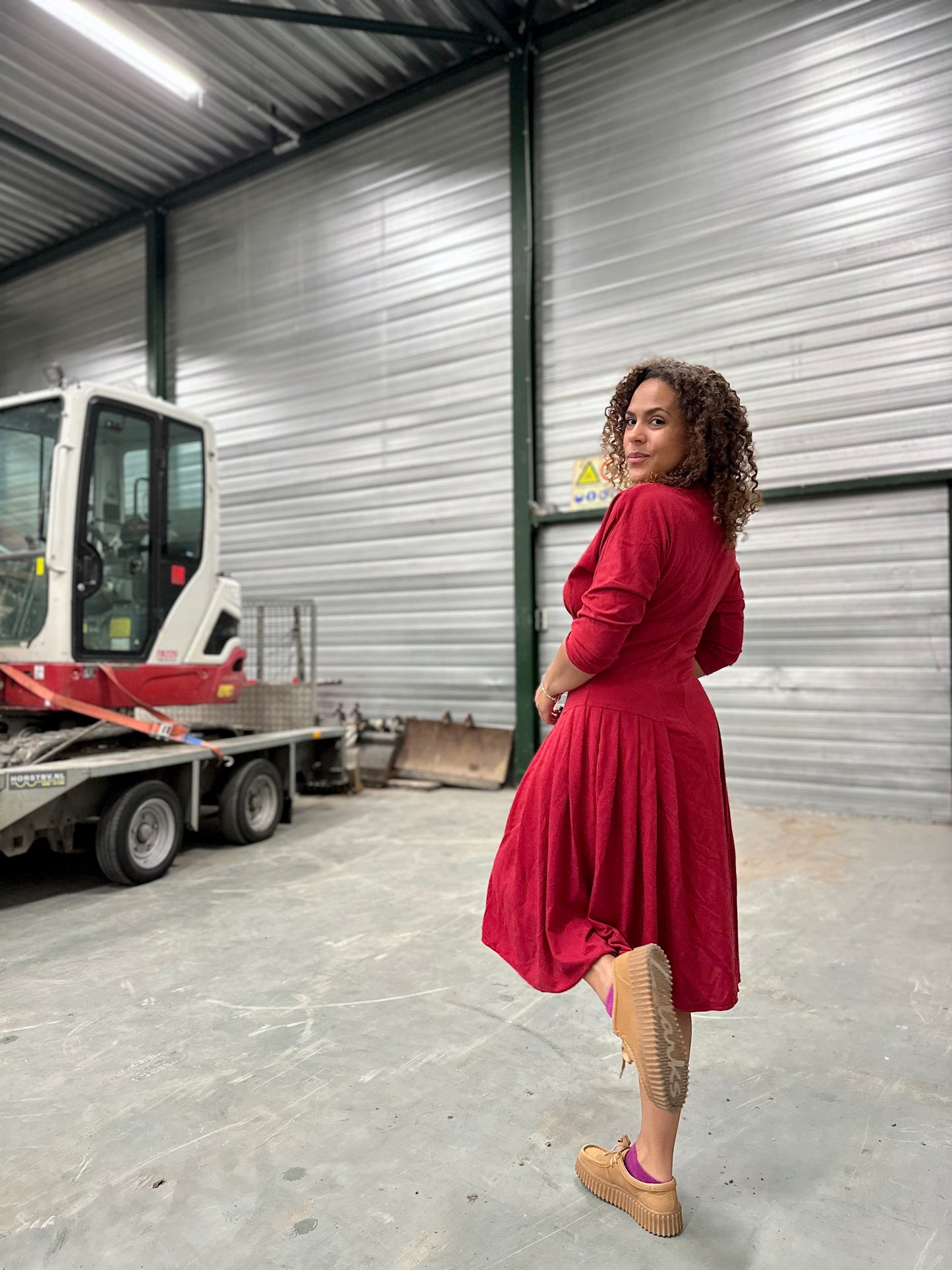 Retro halflange jurk in bordeaux kleur met wijde rok in a-lijn pasvorm
