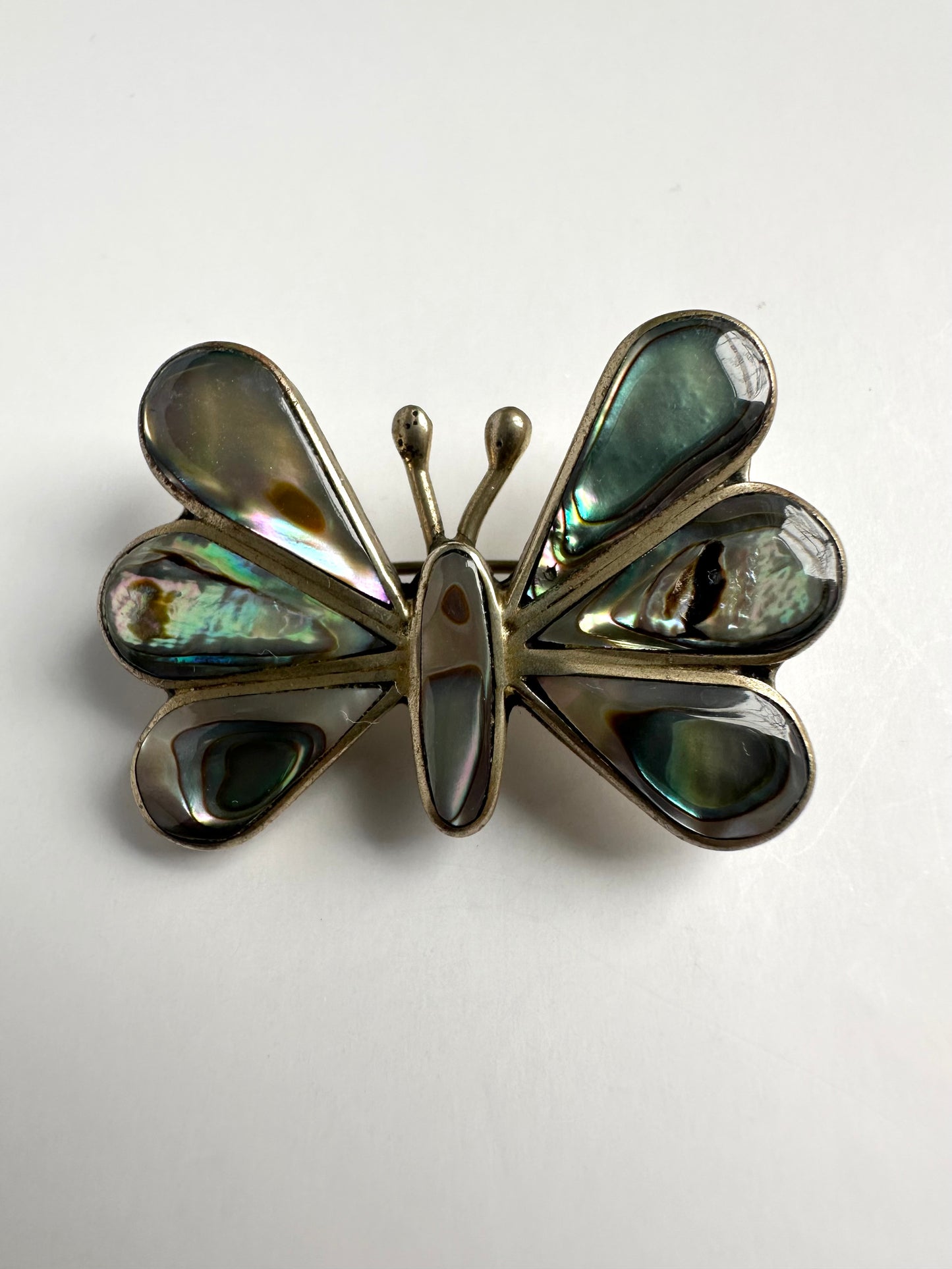 Vintage zilveren broche mid-century stijl in vlindervorm ingelegd met schelp 