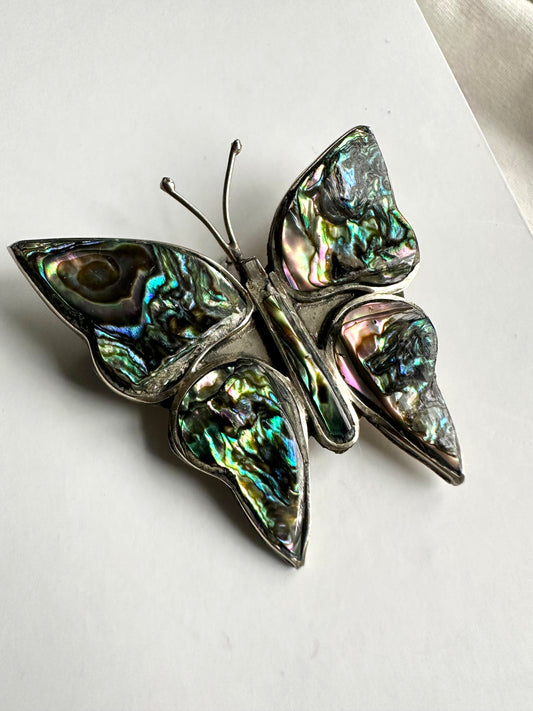 Vintage Mexicaanse vlinder broche met glanzend donker parelmoer 