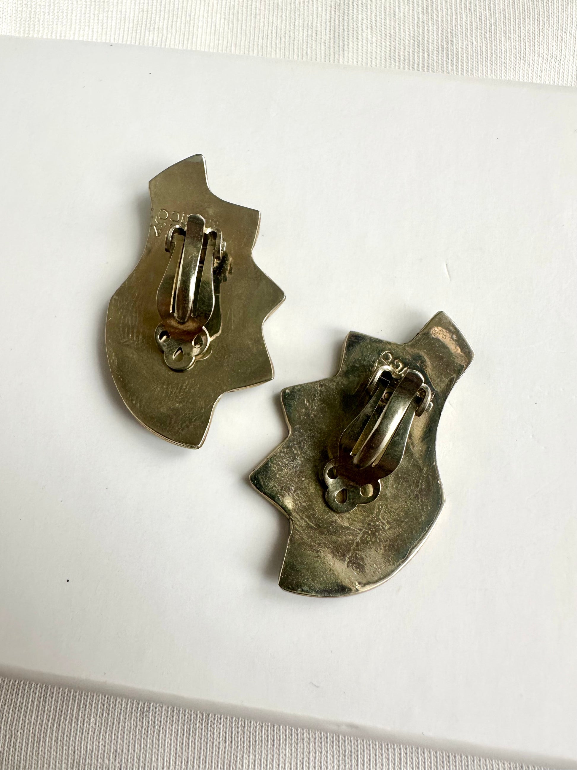 Achterkant van mid century oorbellen met clip, in mexican alpaca silver