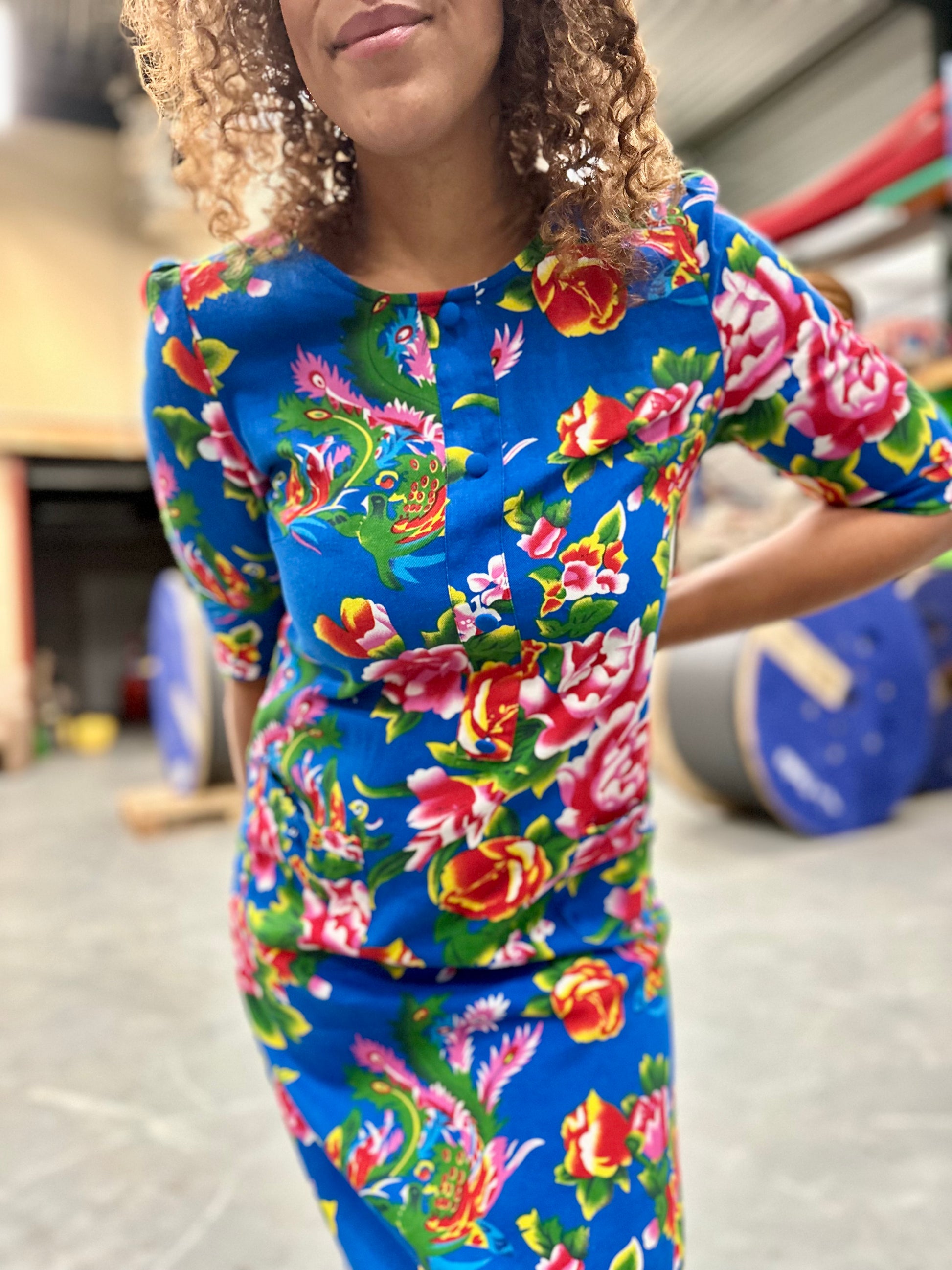 Retro jurkje van katoen blauw met bloemen patroon