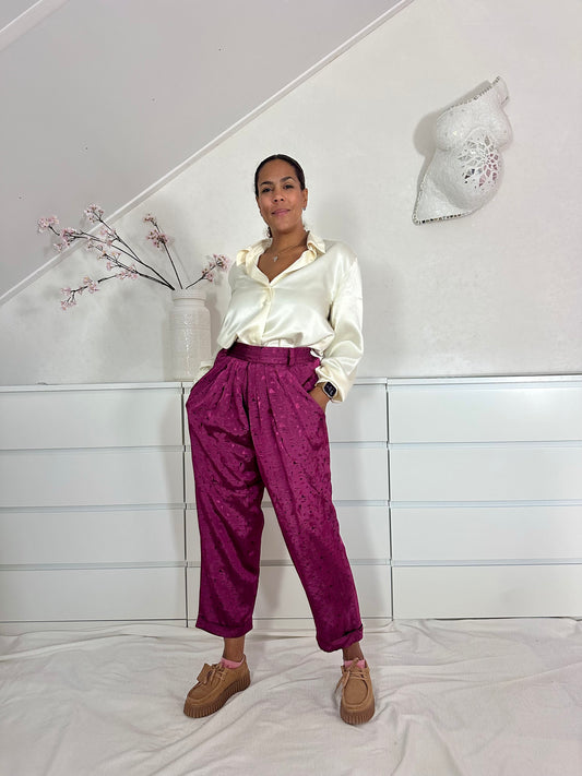 Vintage high waist pantalon in aubergine kleur met subtiele glans 