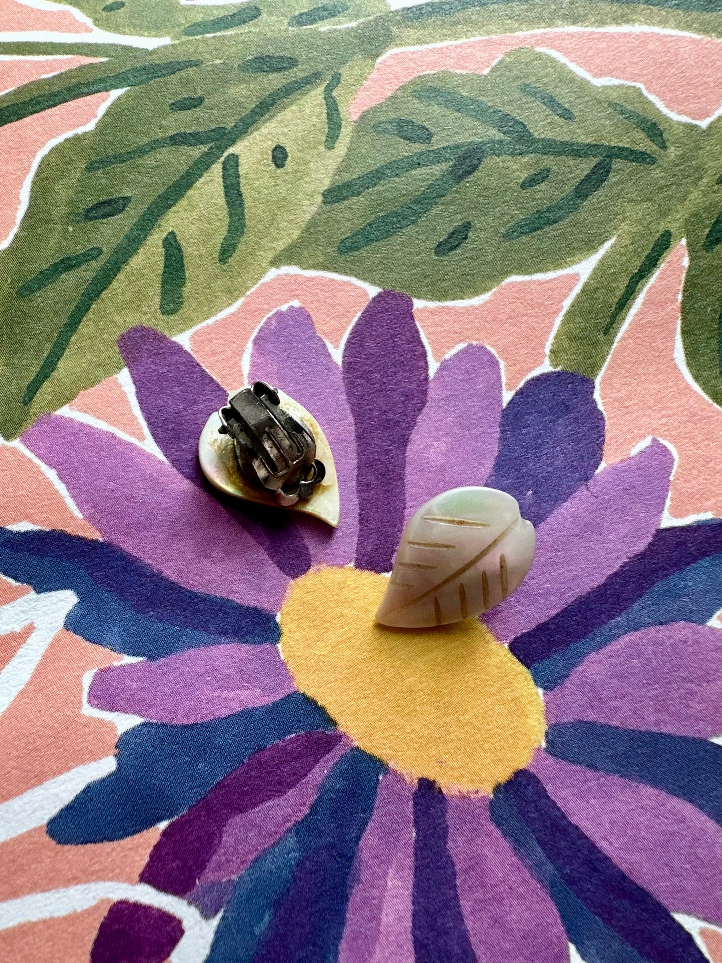 Vintage clip-oorbellen van schelp