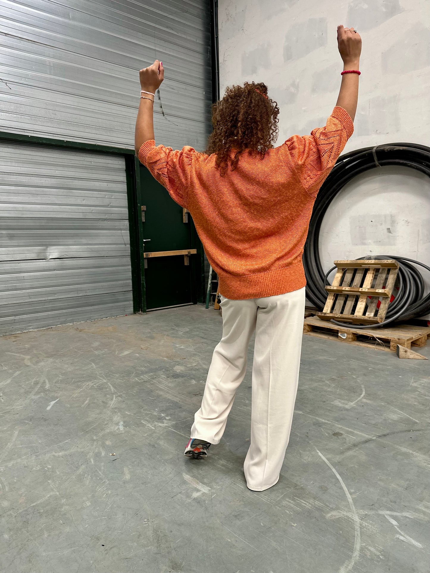 Retro trui gebreid van acryl in warm oranje