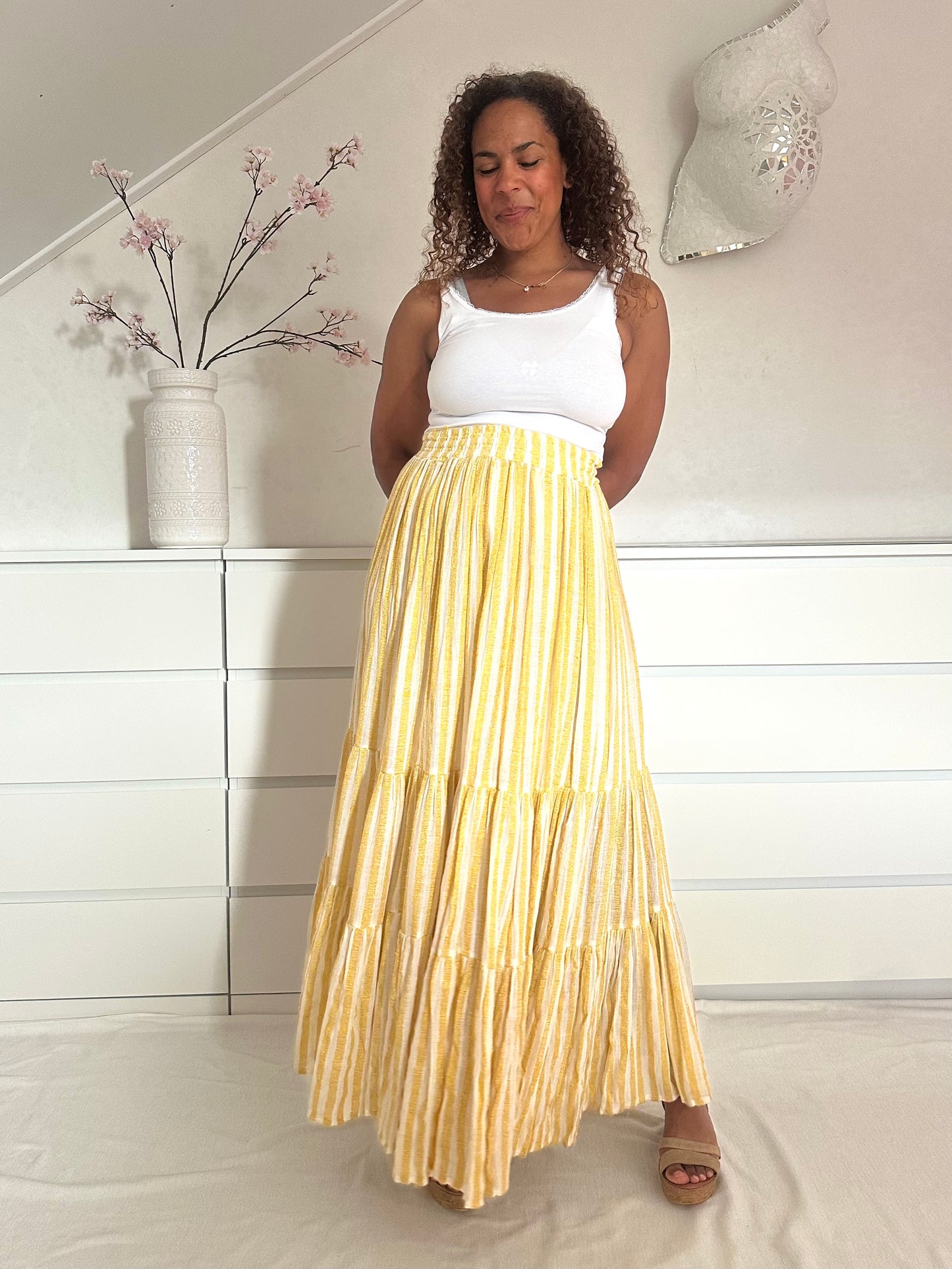 vintage maxi-rok met verticale strepen in geel en wit