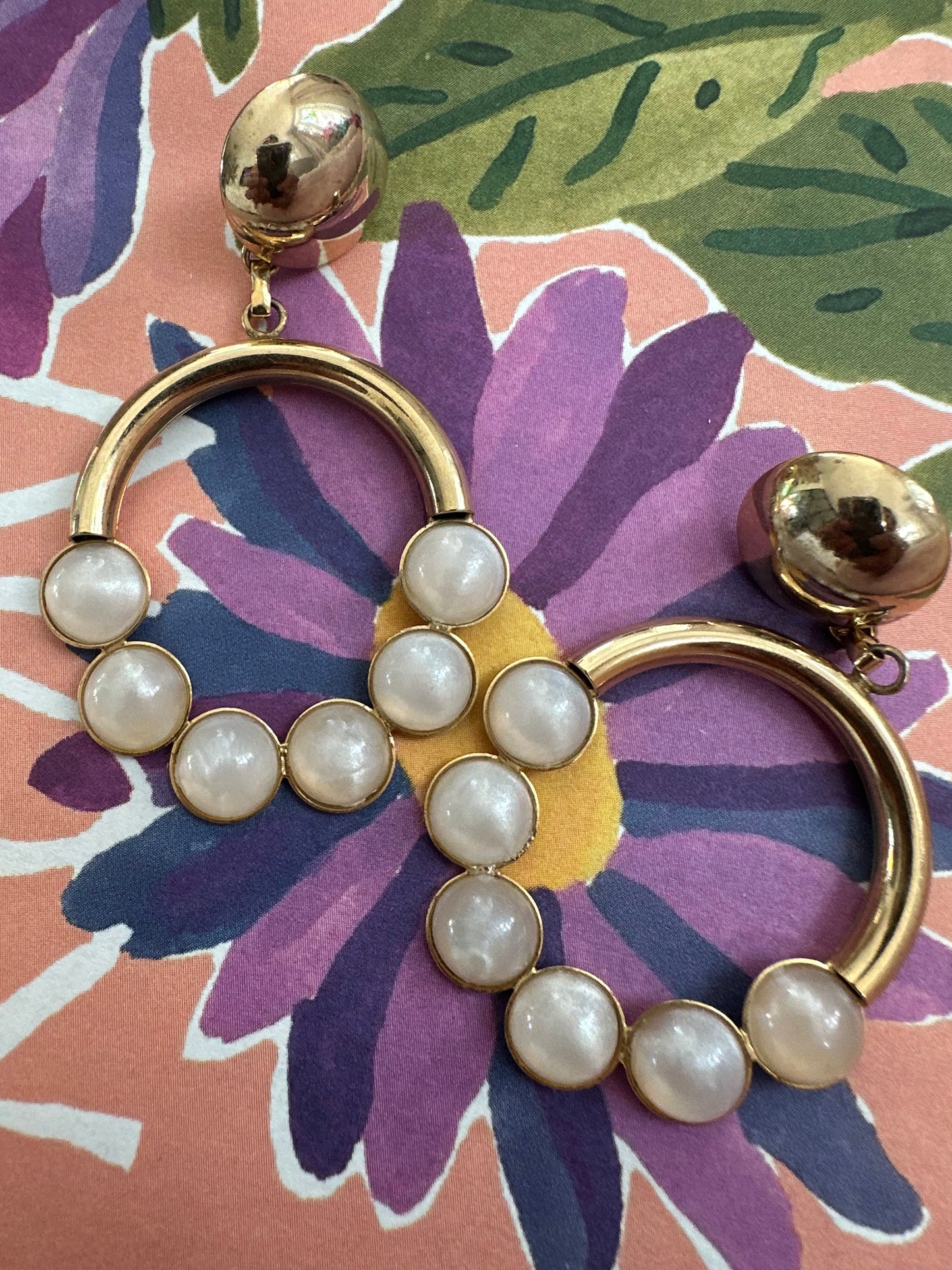 Vintage gouden hangers met faux parel