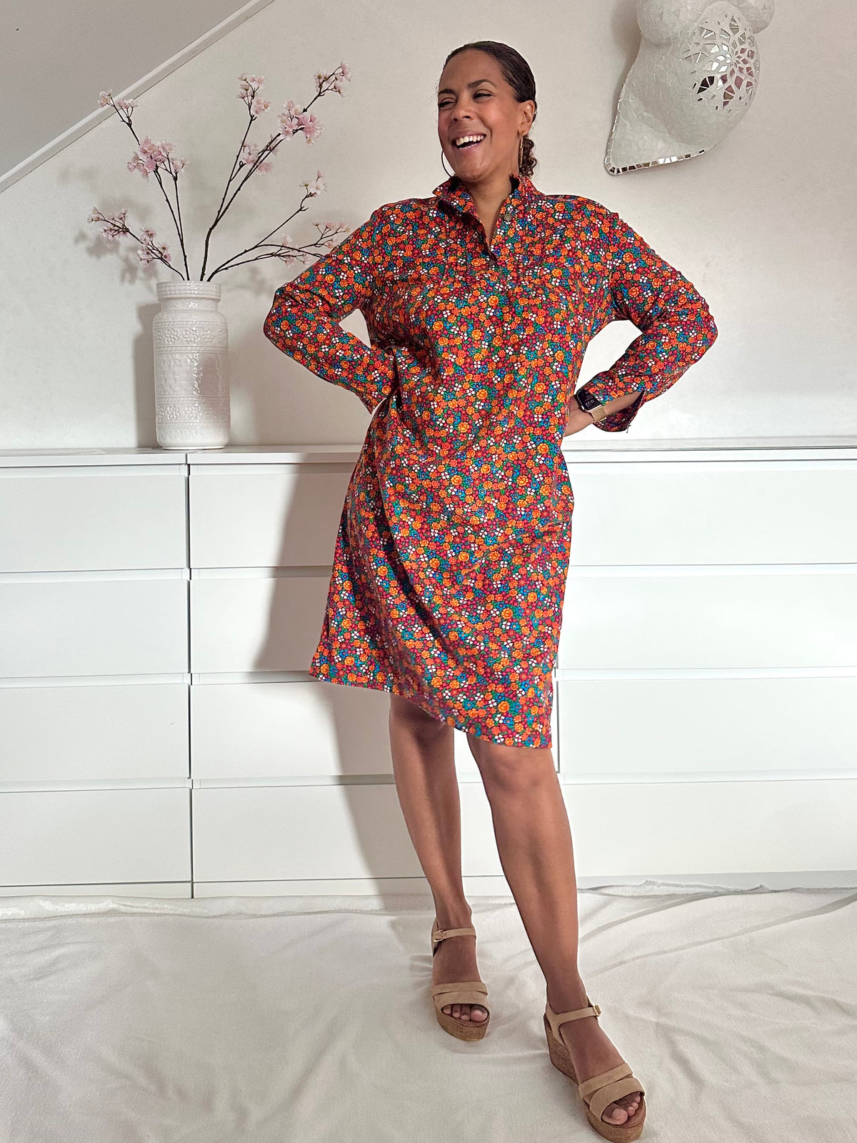 Vintage midi-jurk met lange mouwen en bloemenprint in oranje rood blauw