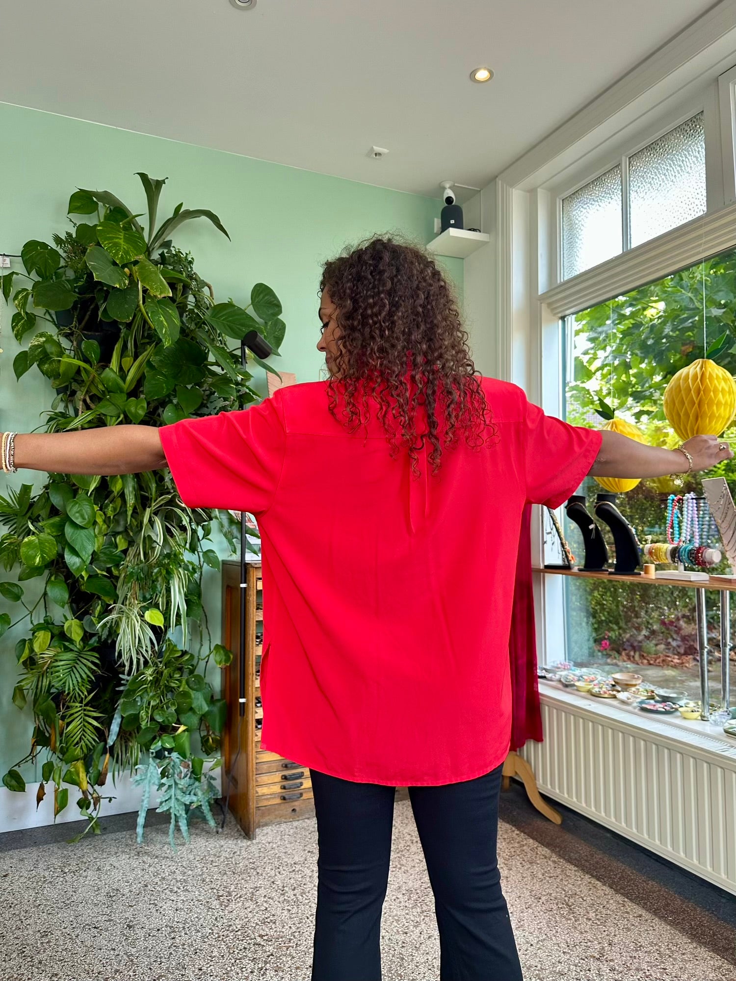 Retro blouse in fel rood in grote maat voor dames