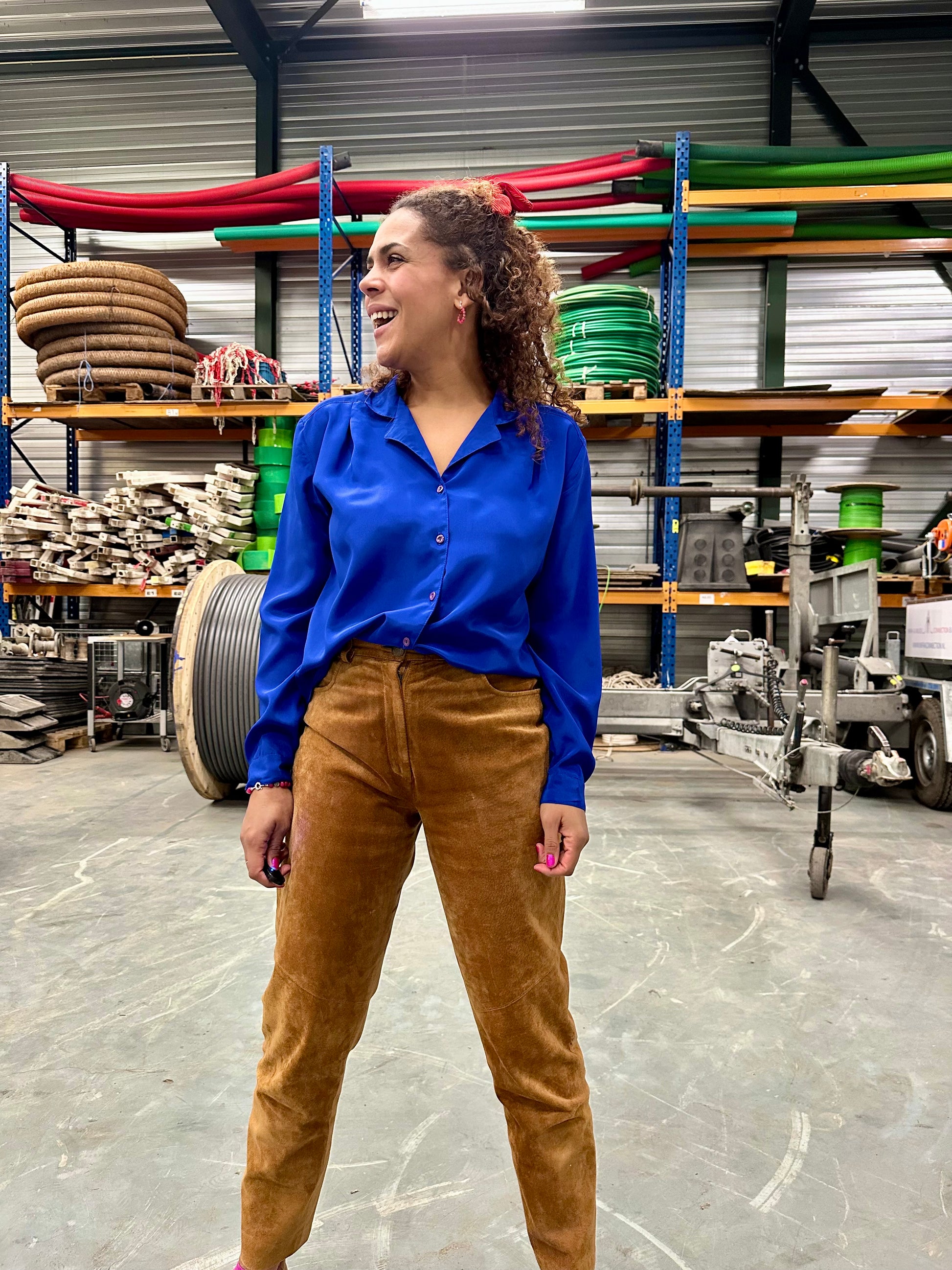 Retro blouse in koningsblauw elegant luxe uitstraling 