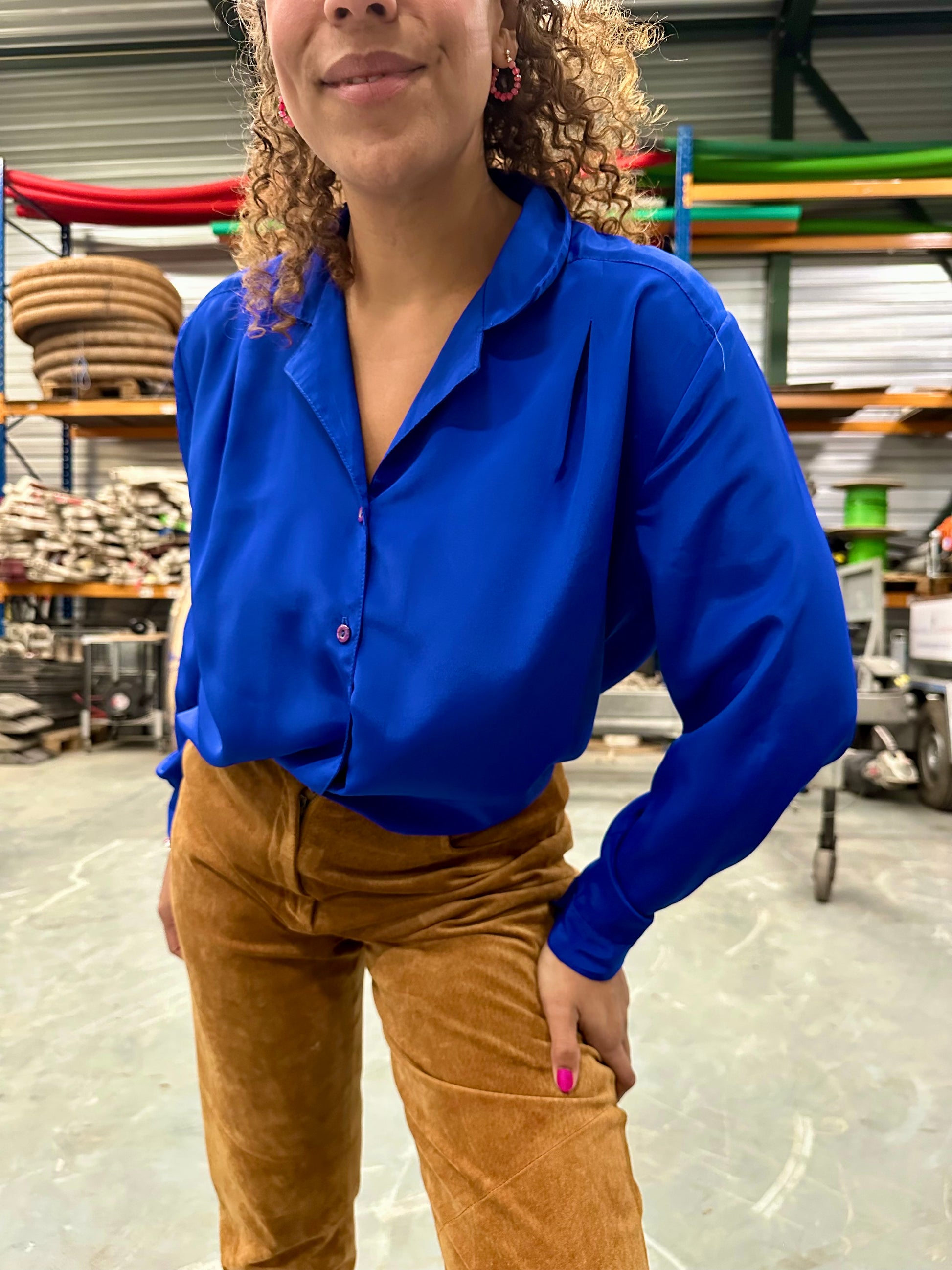 Vintage blouse ín kobaltblauw met glans