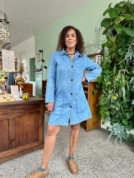 Vintage denim jurk, minijurk van spijkerstof in jaren zestig snit