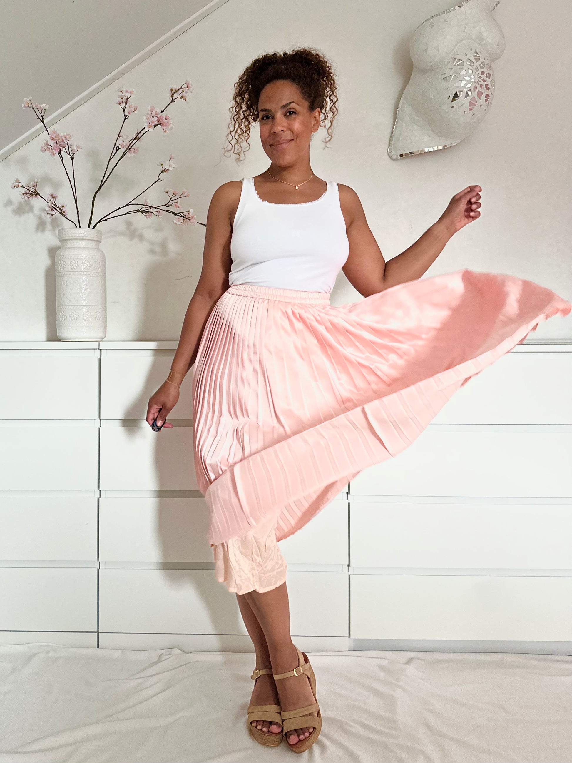 vintage plooirok in lichtroze kleur, hoge taille en voering