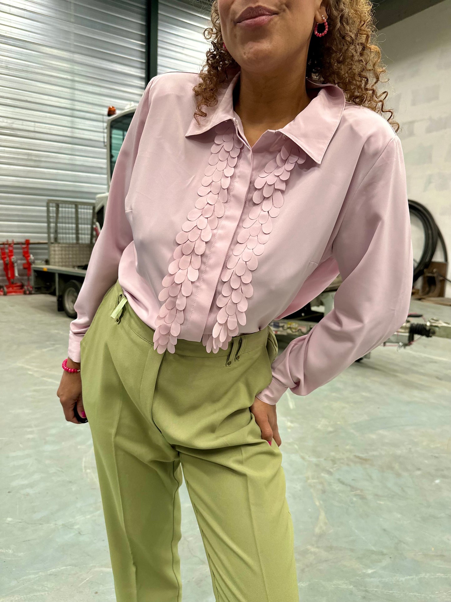 Vintage blouse lichtroze lila met sierlijke details