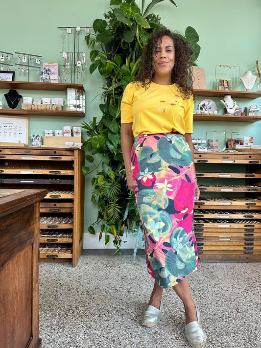 Vintage linnen midi rok met tropische kleuren en botanische print, onderdeel van de kleurrijke collectie van The Comeback Store