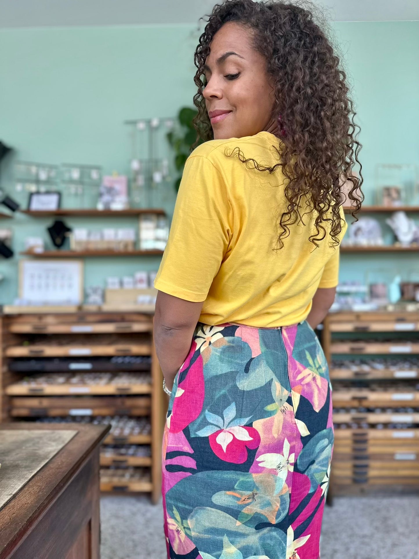 Knalgeel vintage T-shirt van katoen met bloemen borduursel