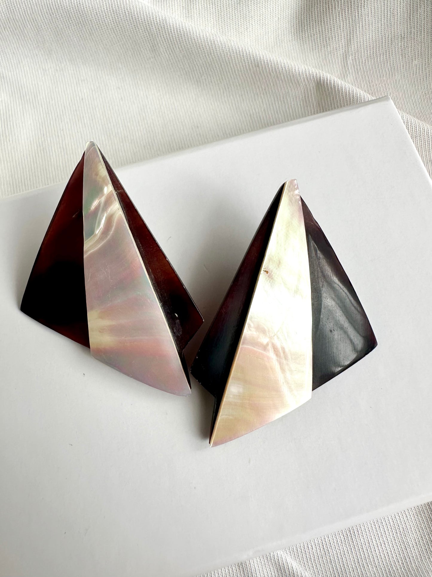 Vintage oorbellen van kunststof met geslepen parelmoer voor luxe uitstraling