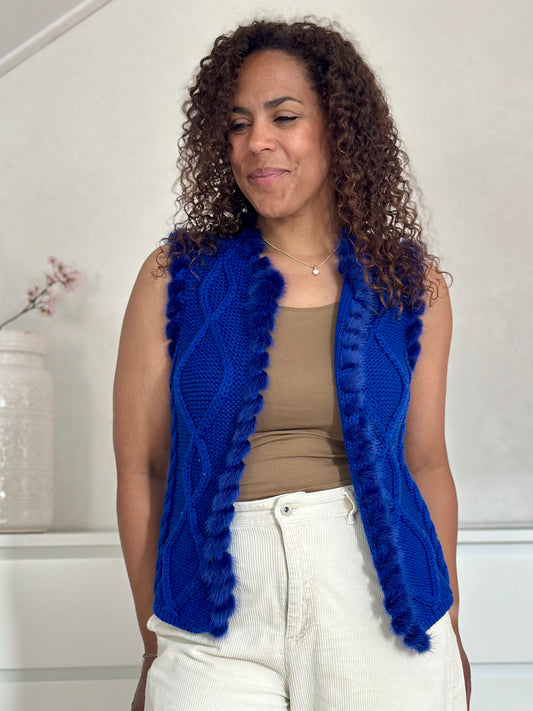 Vintage koningsblauw gilet voor dames met opvallende reliëfstructuur en mouwloos model.