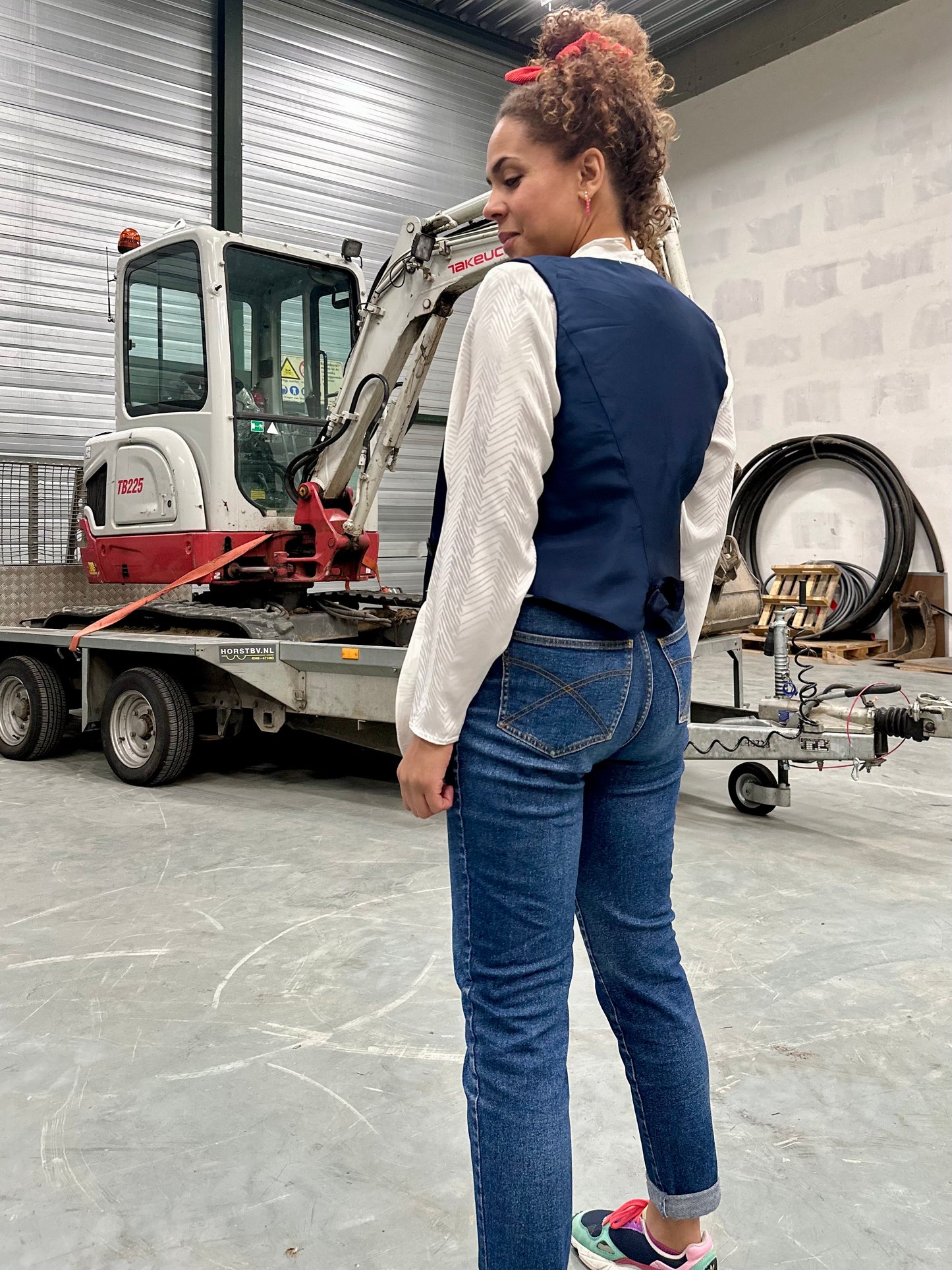 Vintage stijl gilet in donkerblauw met een feestelijke uitstraling