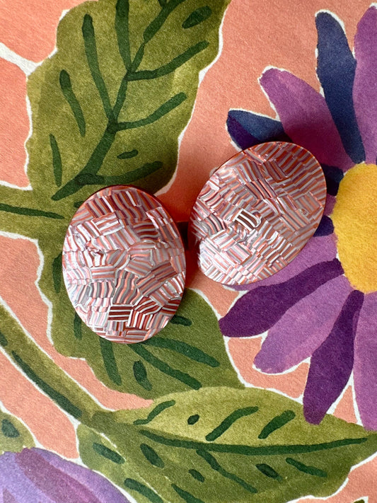 Vintage ovalen oorbellen met 3D effect