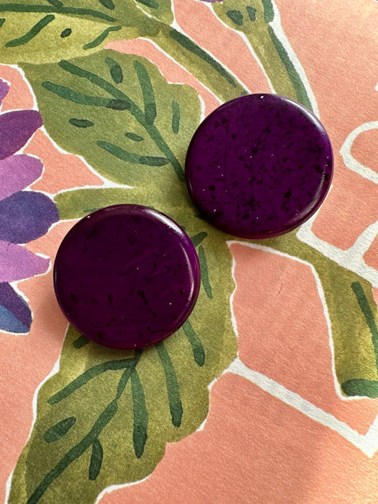 Vintage paarse clip-oorbellen met spikkels