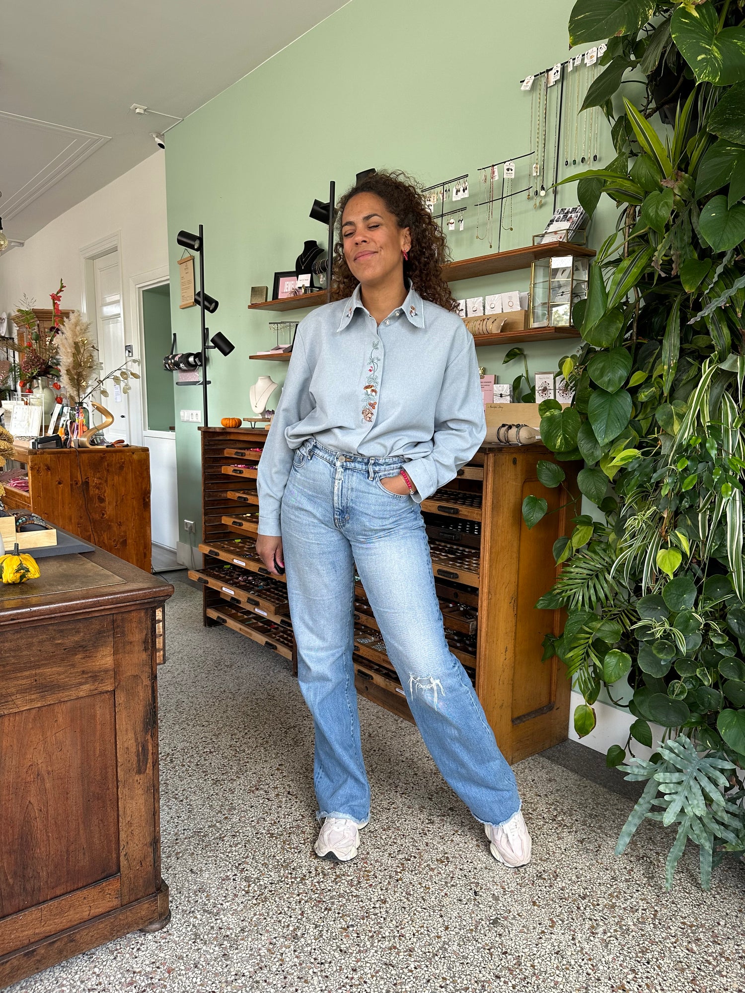 vintage lange blauwe grijze blouse met paddestoelen borduursel 