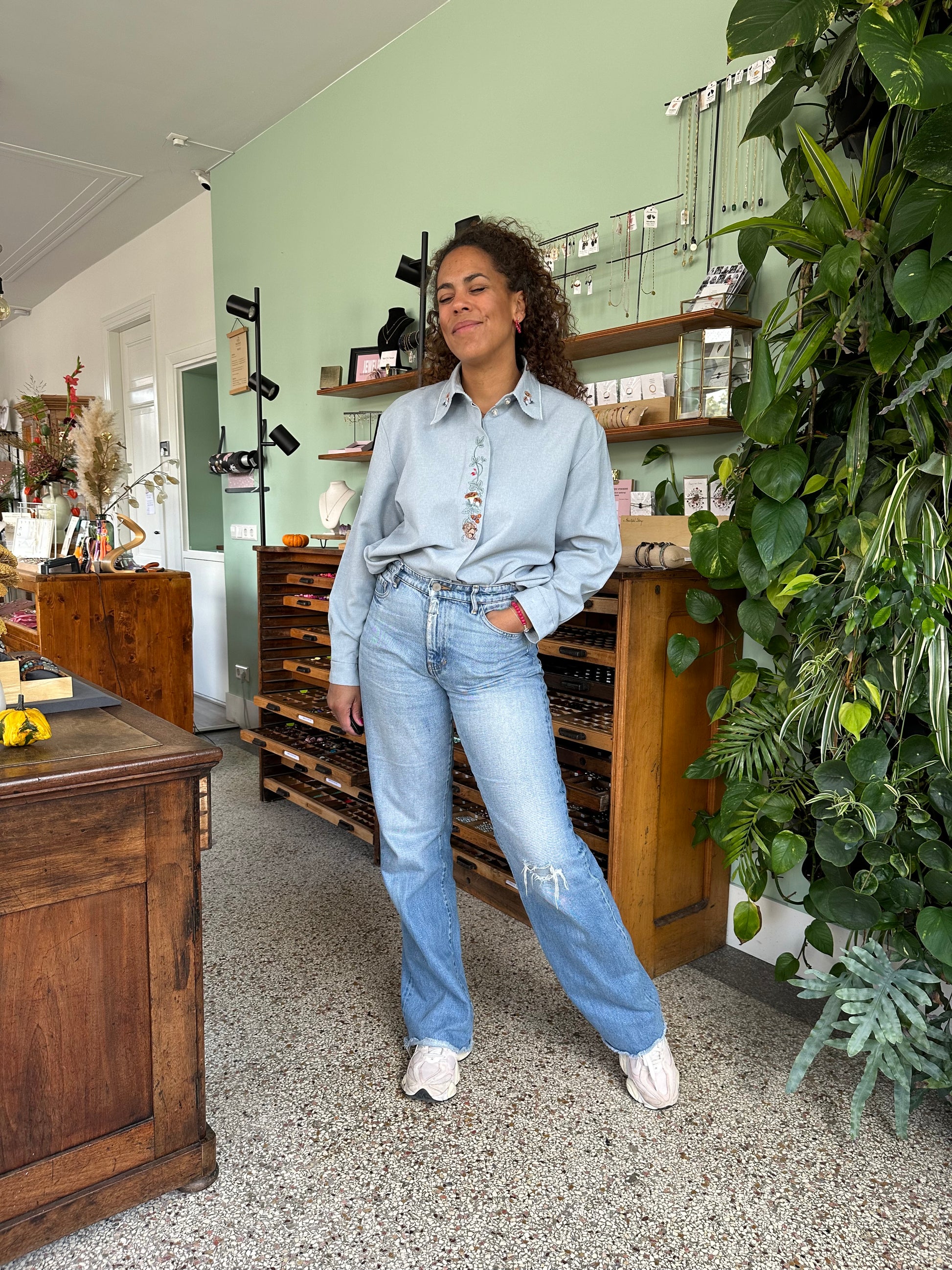 vintage lange blauwe grijze blouse met paddestoelen borduursel 