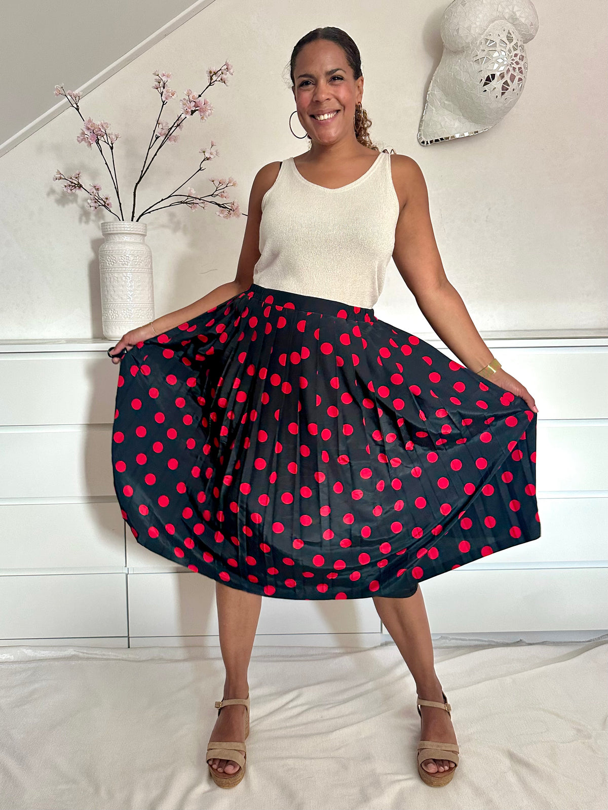 Retro print rok met polka dot patroon zwart met rode stippen