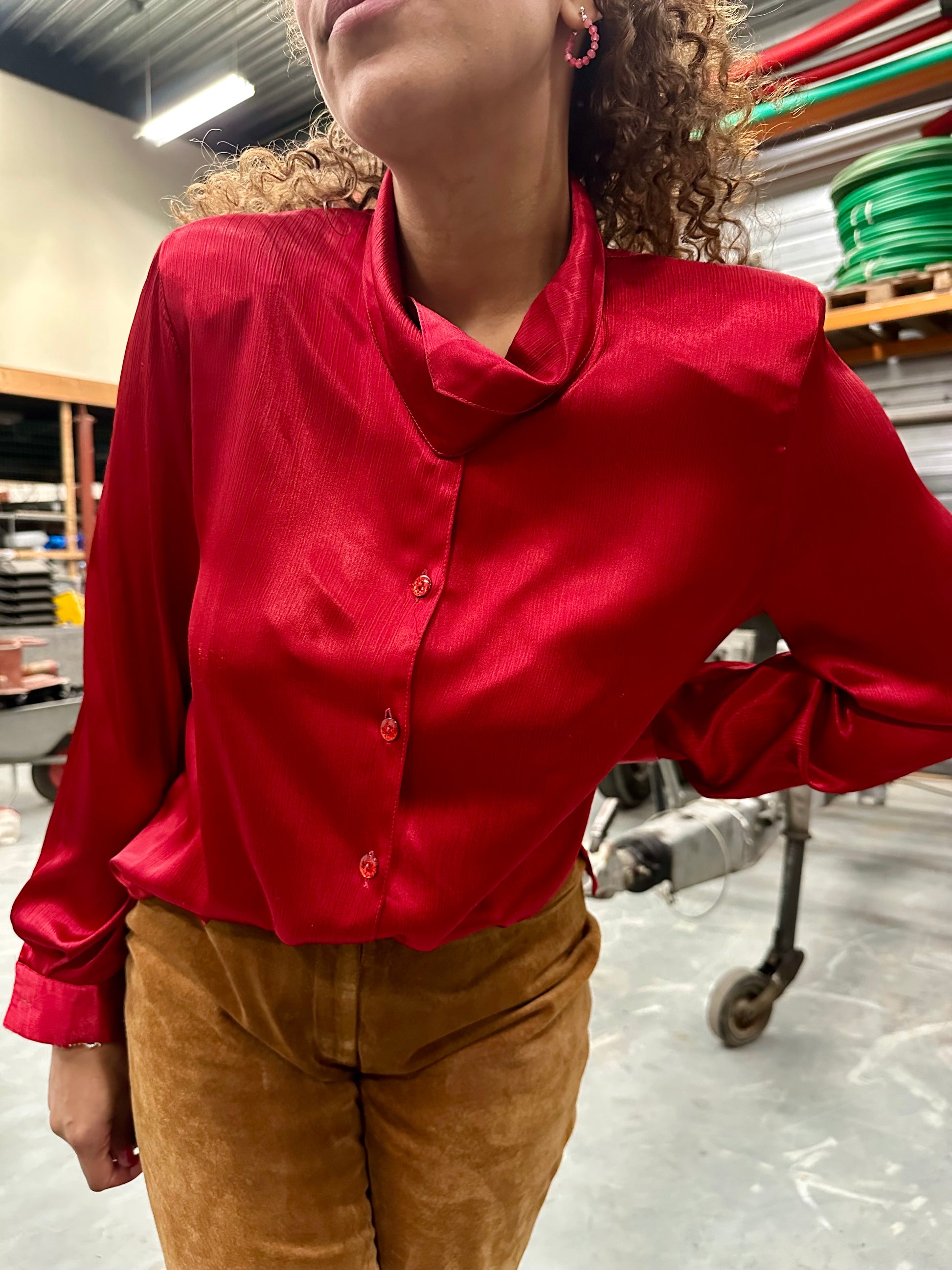 Vintage stijl blouse uit jaren tachtig van polyester met subtiele glans