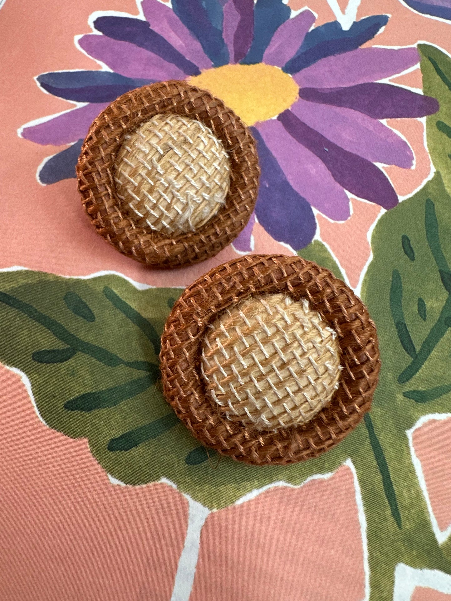 Vintage ronde clip-oorbellen met stoffen afwerking