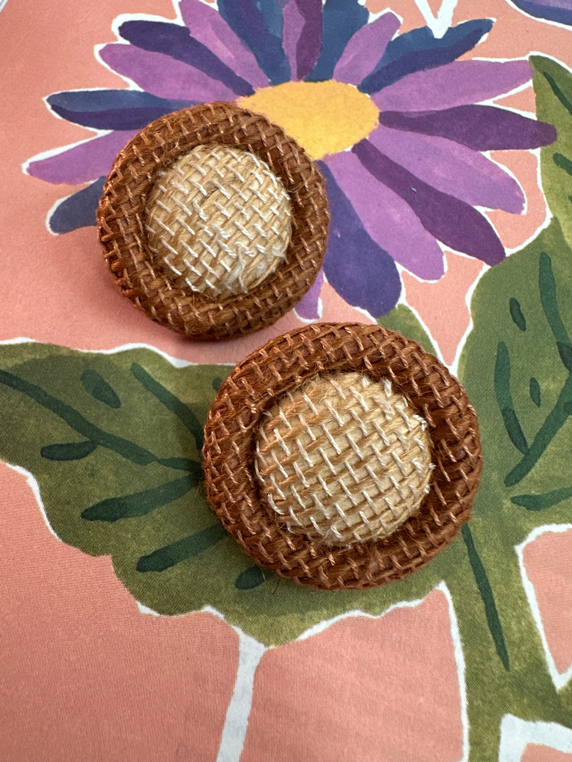 Vintage ronde clip-oorbellen met stoffen afwerking