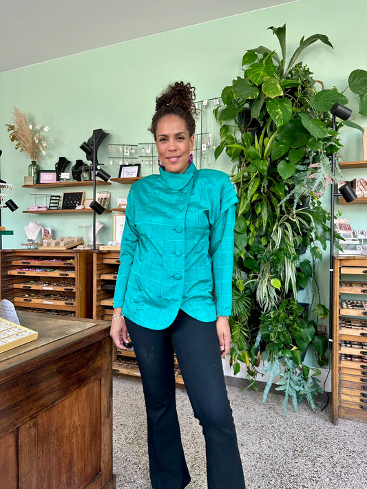 Vintage 80's blouse met ruit detail in knal turquoise kleur met hoge sluiting en pofschouders