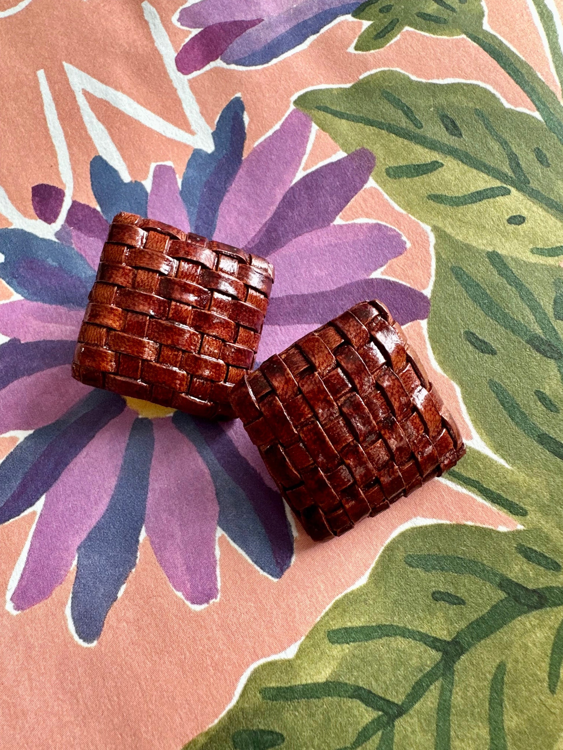 Vintage vierkante leather look oorbellen