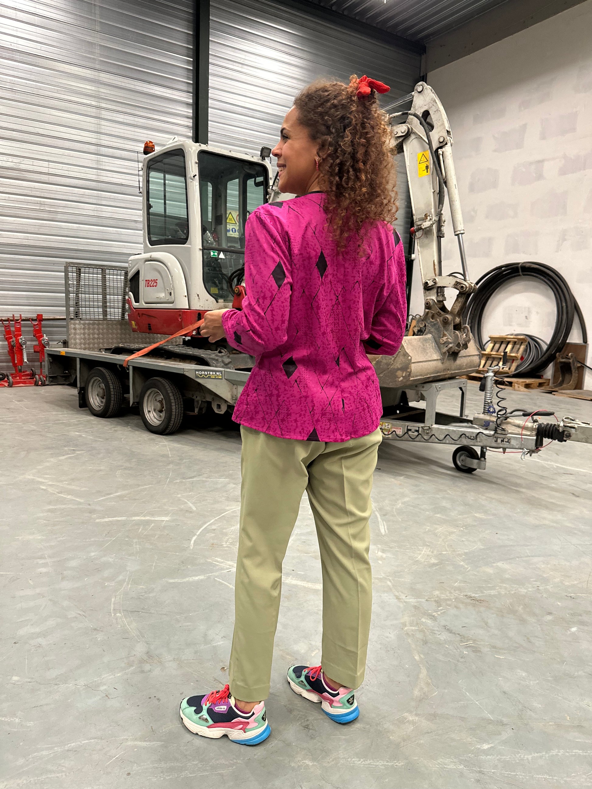 Retro blauw of jasje in paarse kleur met geometrische print 