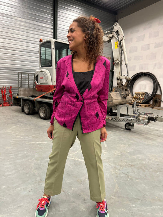 Vintage stijl blazer in magenta paars met zwarte details