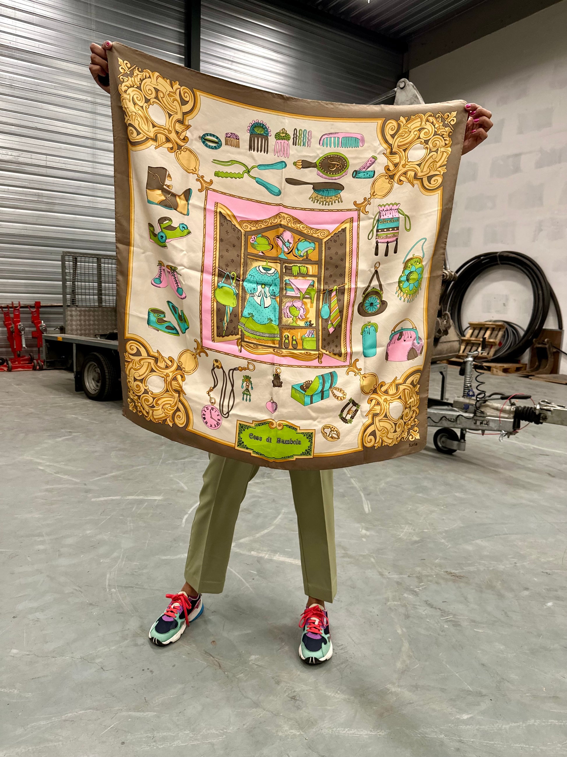 Vintage sjaaltje van zijde poppenspeelgoed