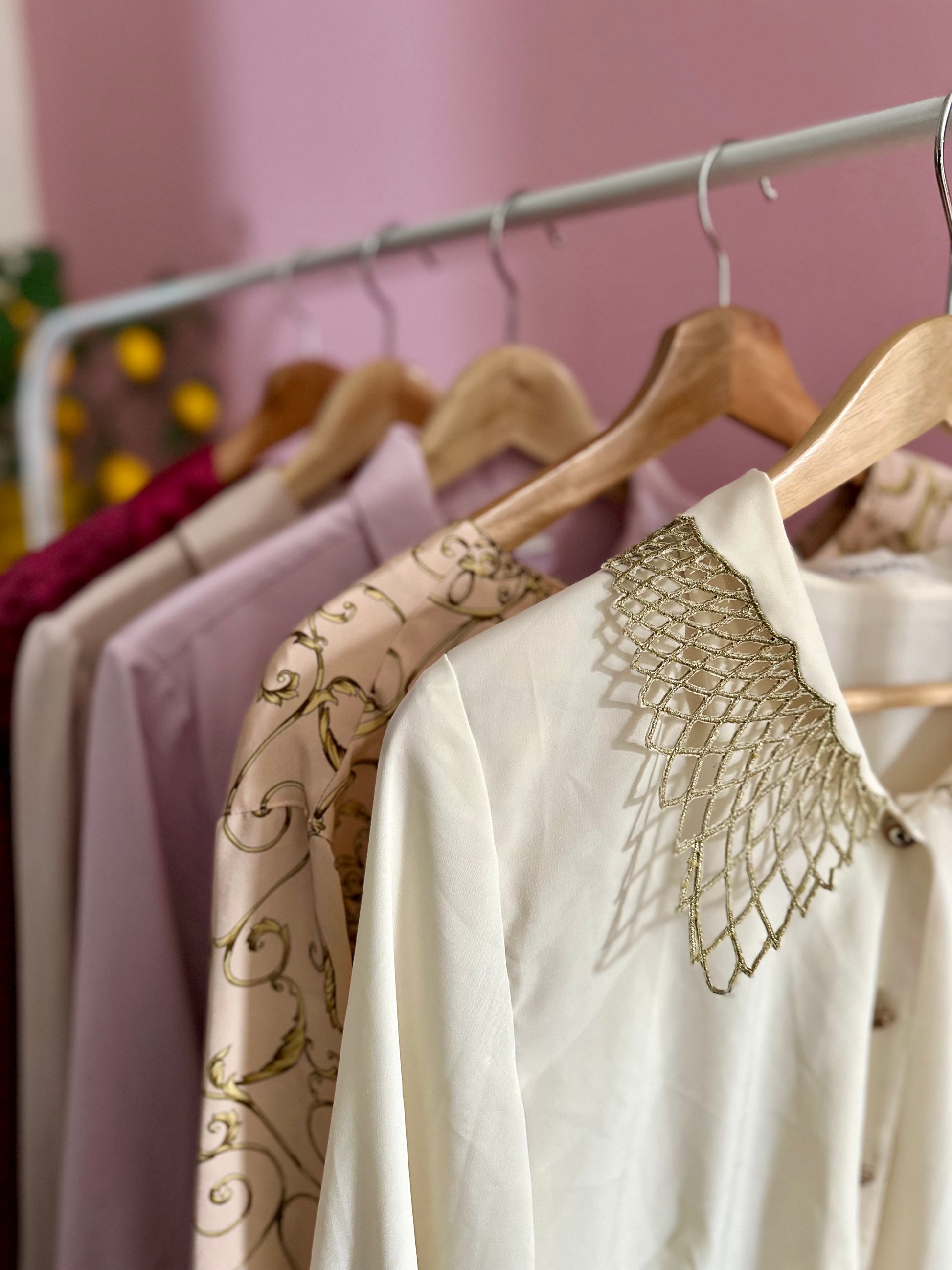 Romantische vintage blouses als onderdeel van. de verrassingsbox vanthe comeback store