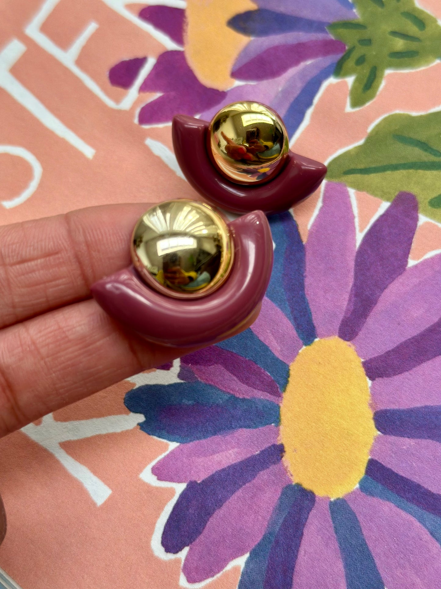 jaren tachtig oorstekers in halve maan met gouden bol