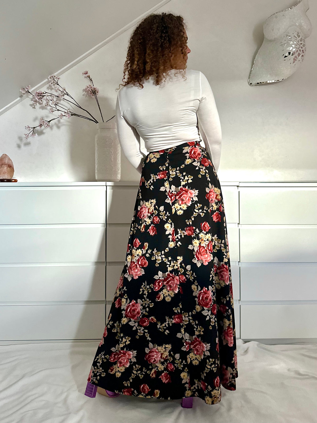 Vintage zwarte a-lijn maxirok met bloemen - M
