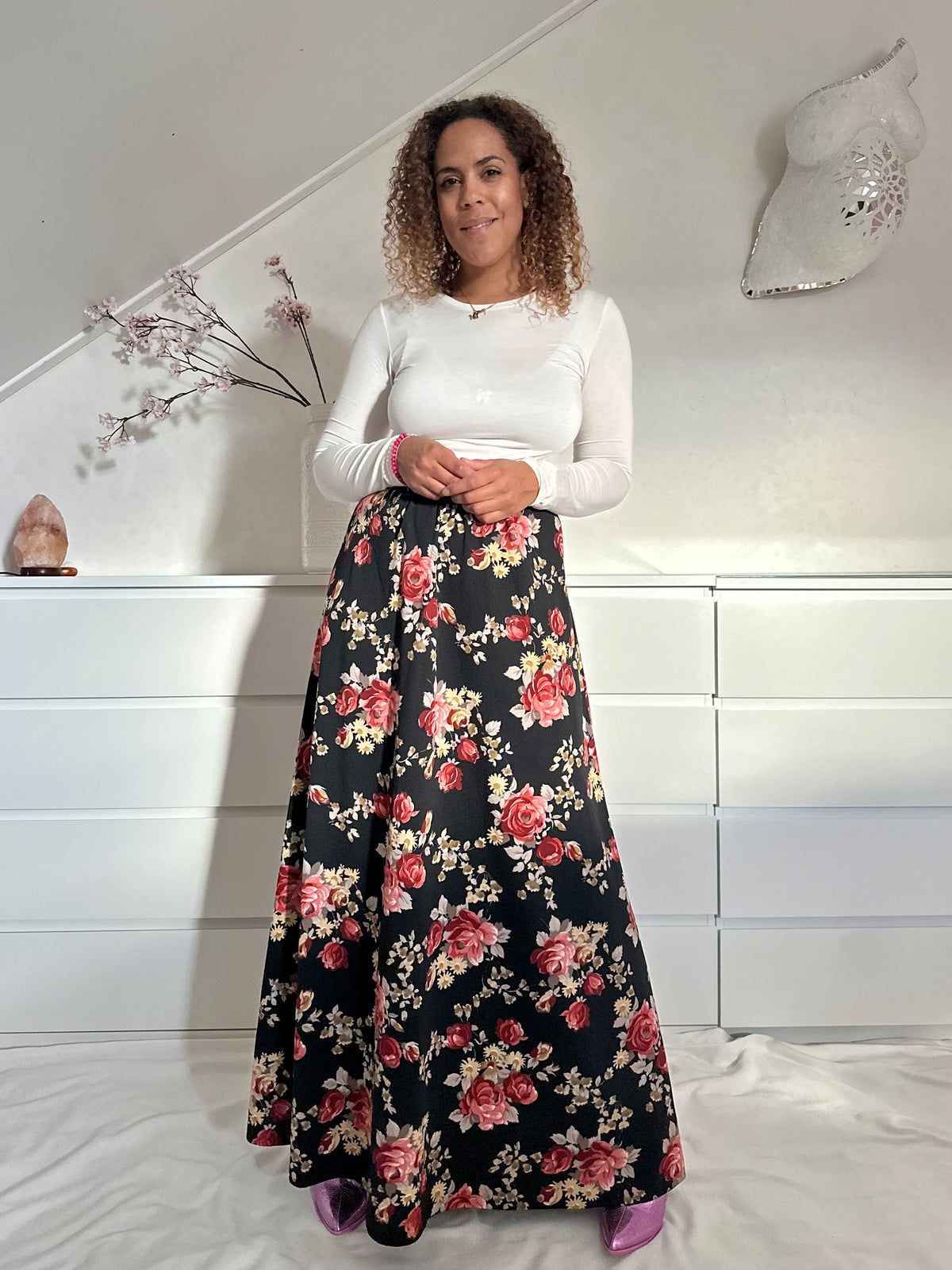 Vintage zwarte a-lijn maxirok met bloemen - M