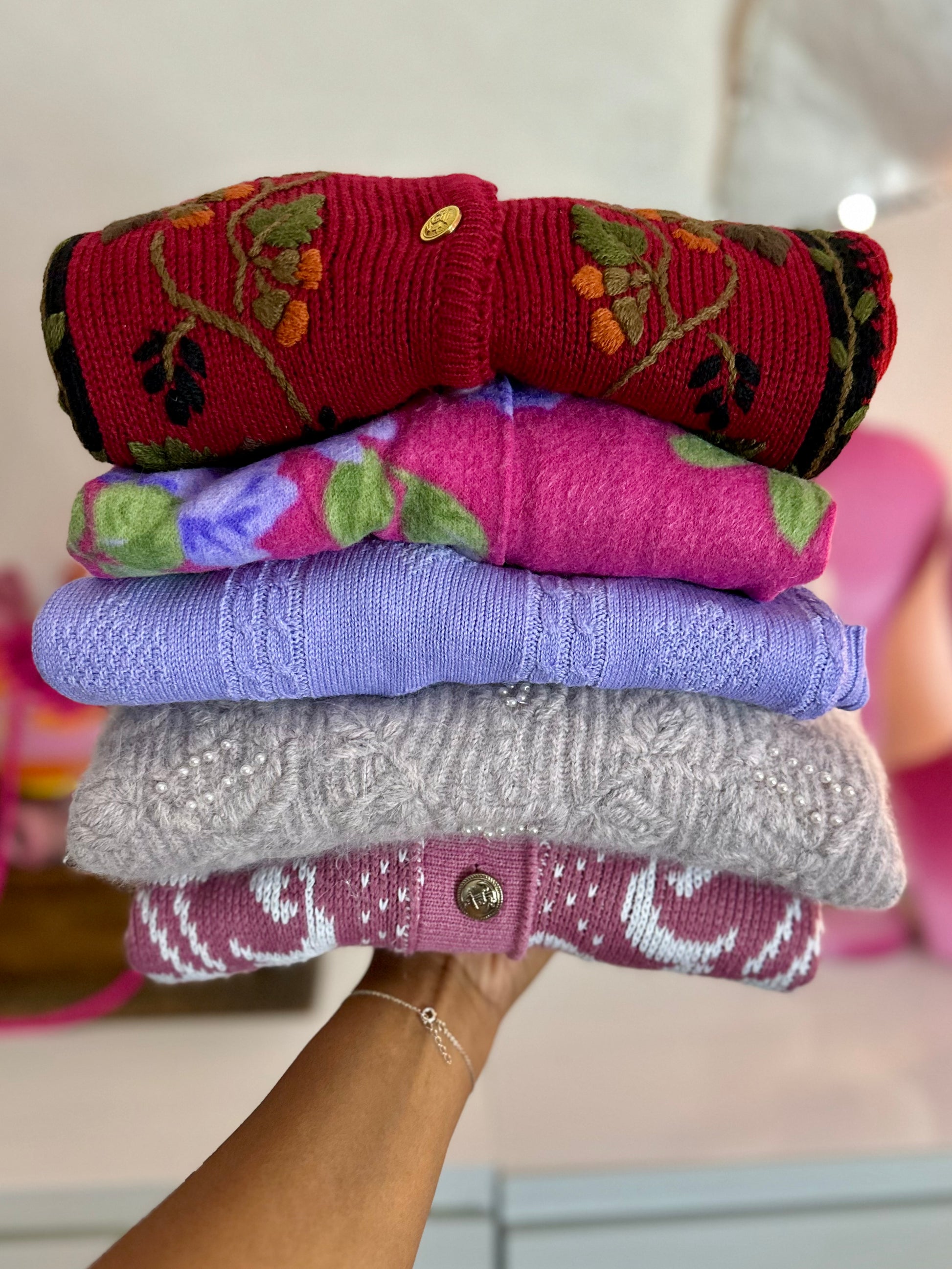 Romantische vintage sweaters als onderdeel van. de verrassingsbox vanthe comeback store