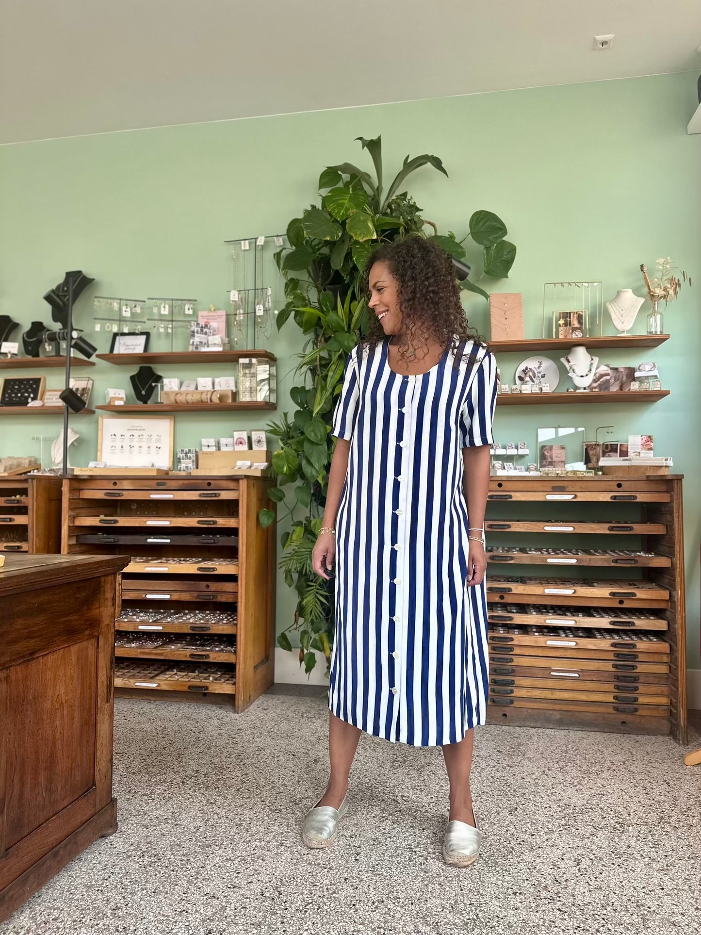 Originele vintage jurk met strepen die met of zonder riem te dragen is