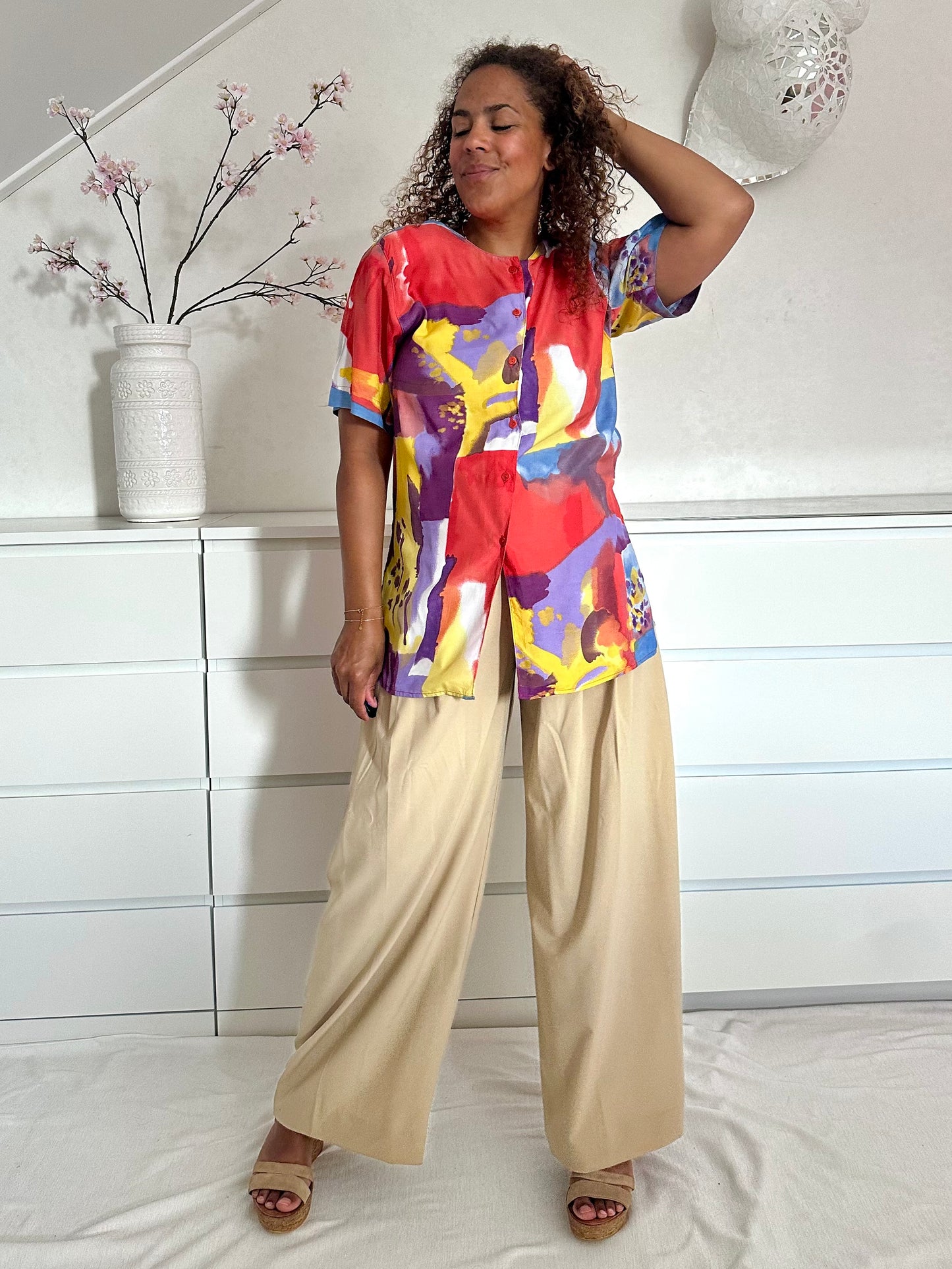 vintage lange blouse met abstracte print in kleuren rood geel en paars