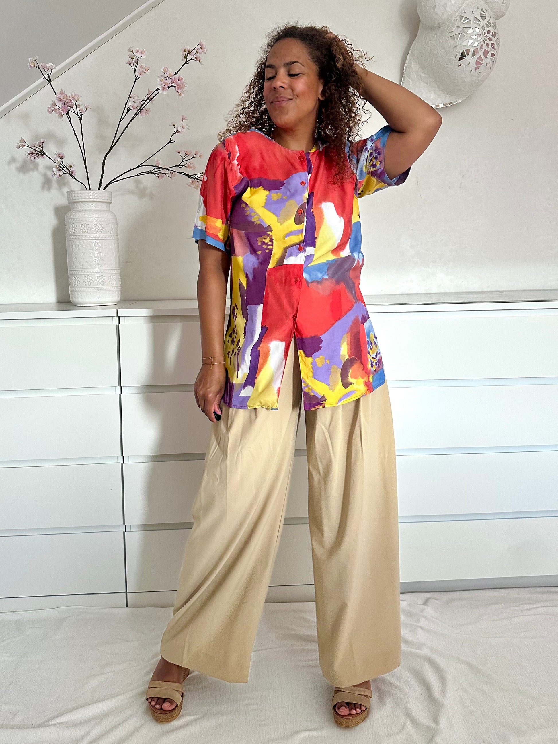 vintage lange blouse met abstracte print in kleuren rood geel en paars
