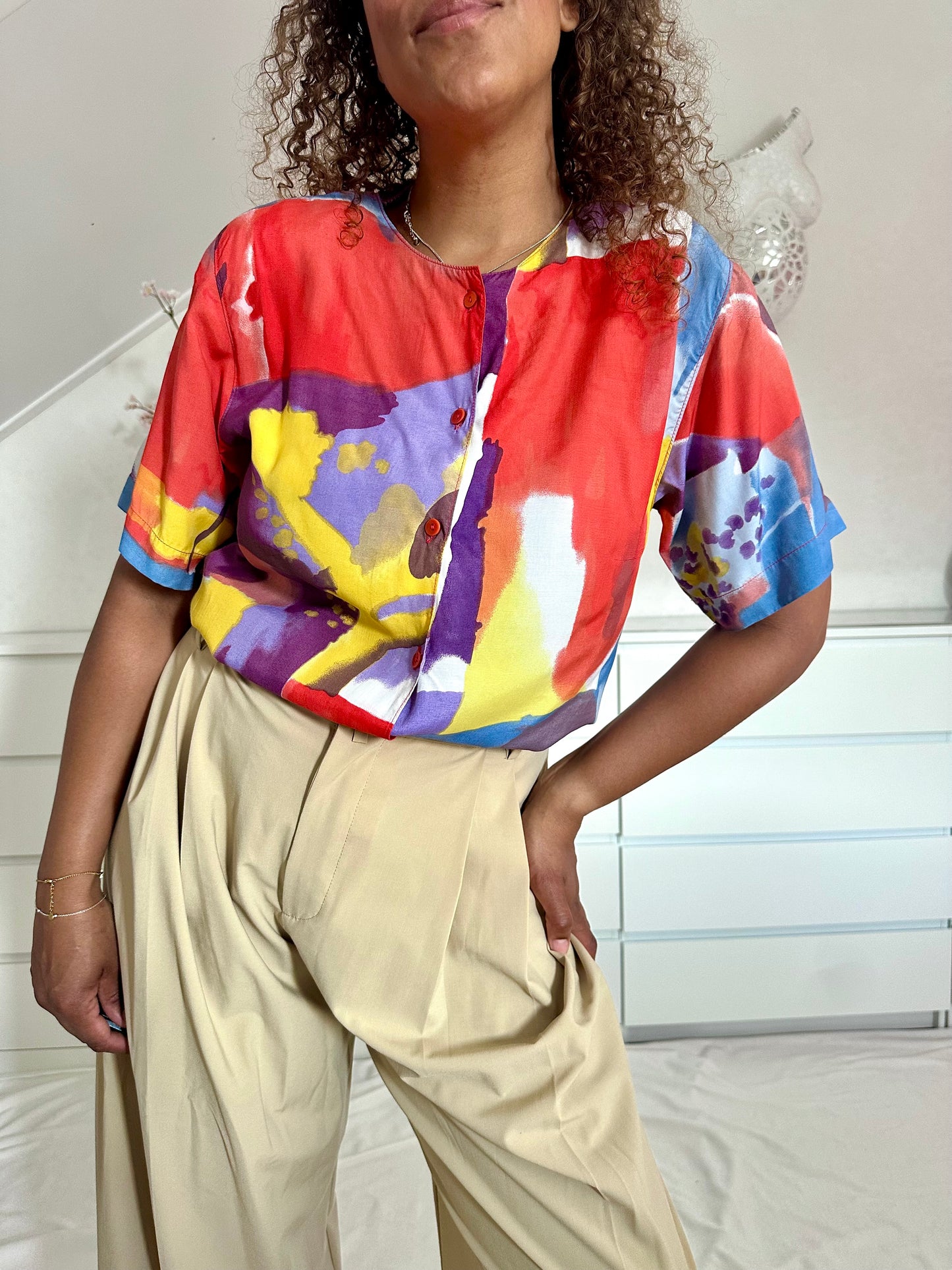 Vintage blouse, cropped gedragen, met korte mouwen en abstracte aquarel print