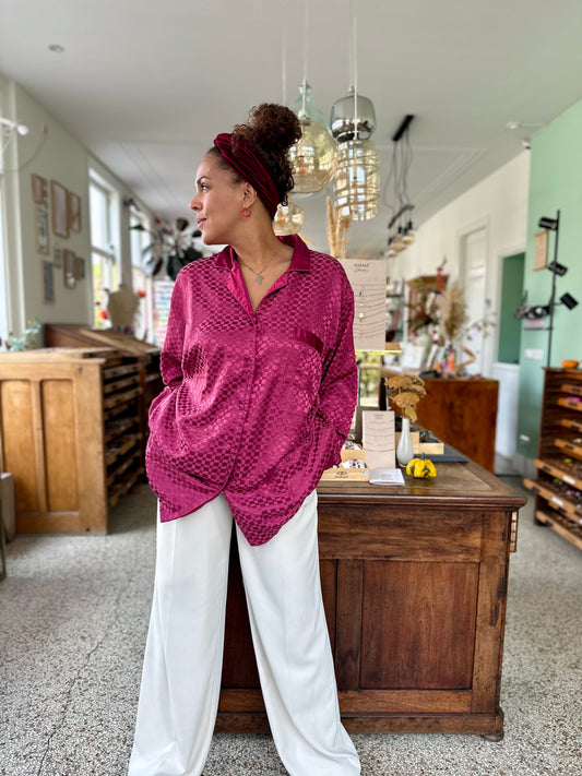 vintage blouse in bordeaux rood met glanzende details