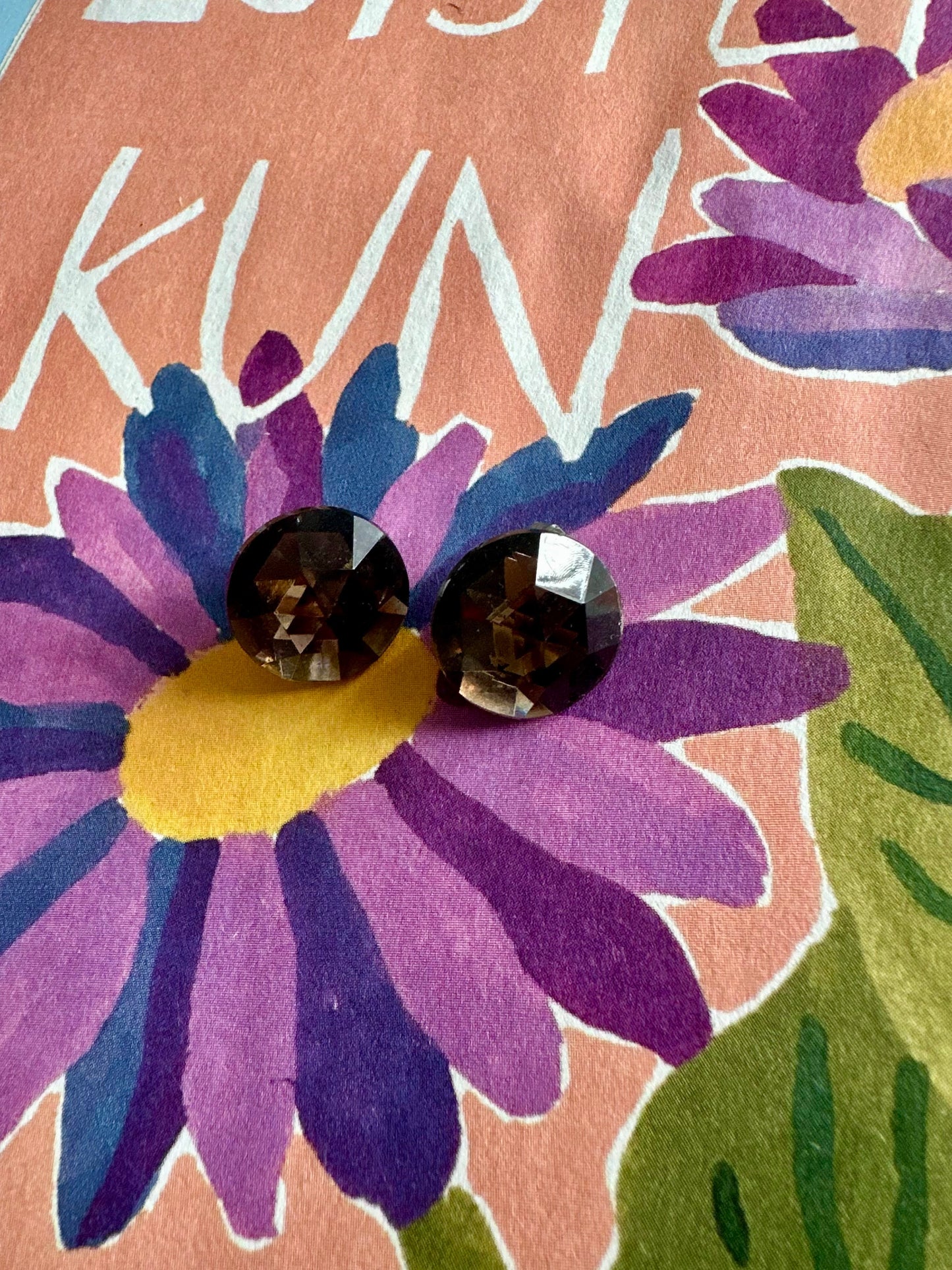 vintage clip-oorbellen in bruin grijs met glans 