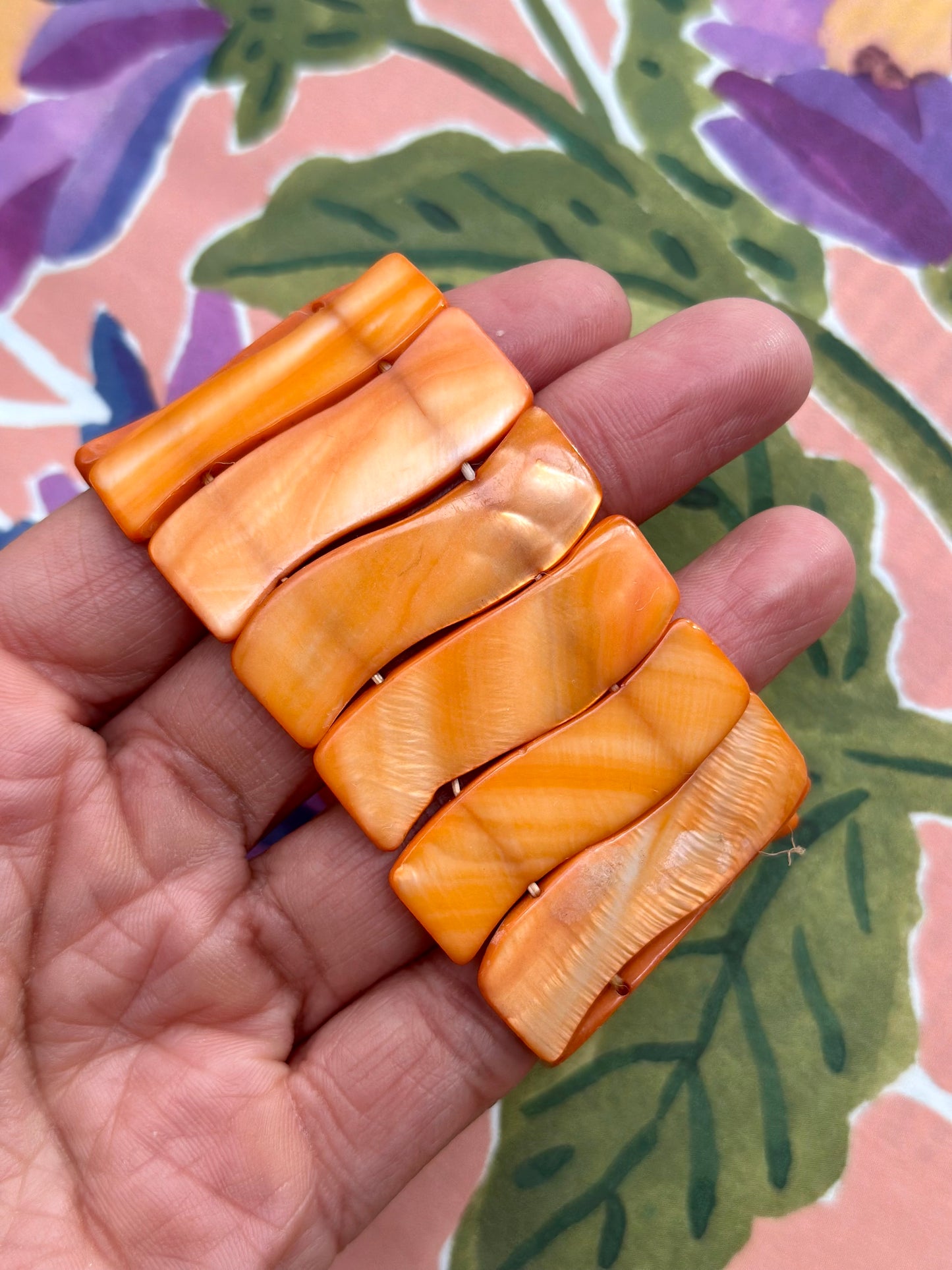 vintage elastische armband oranje met parelmoer