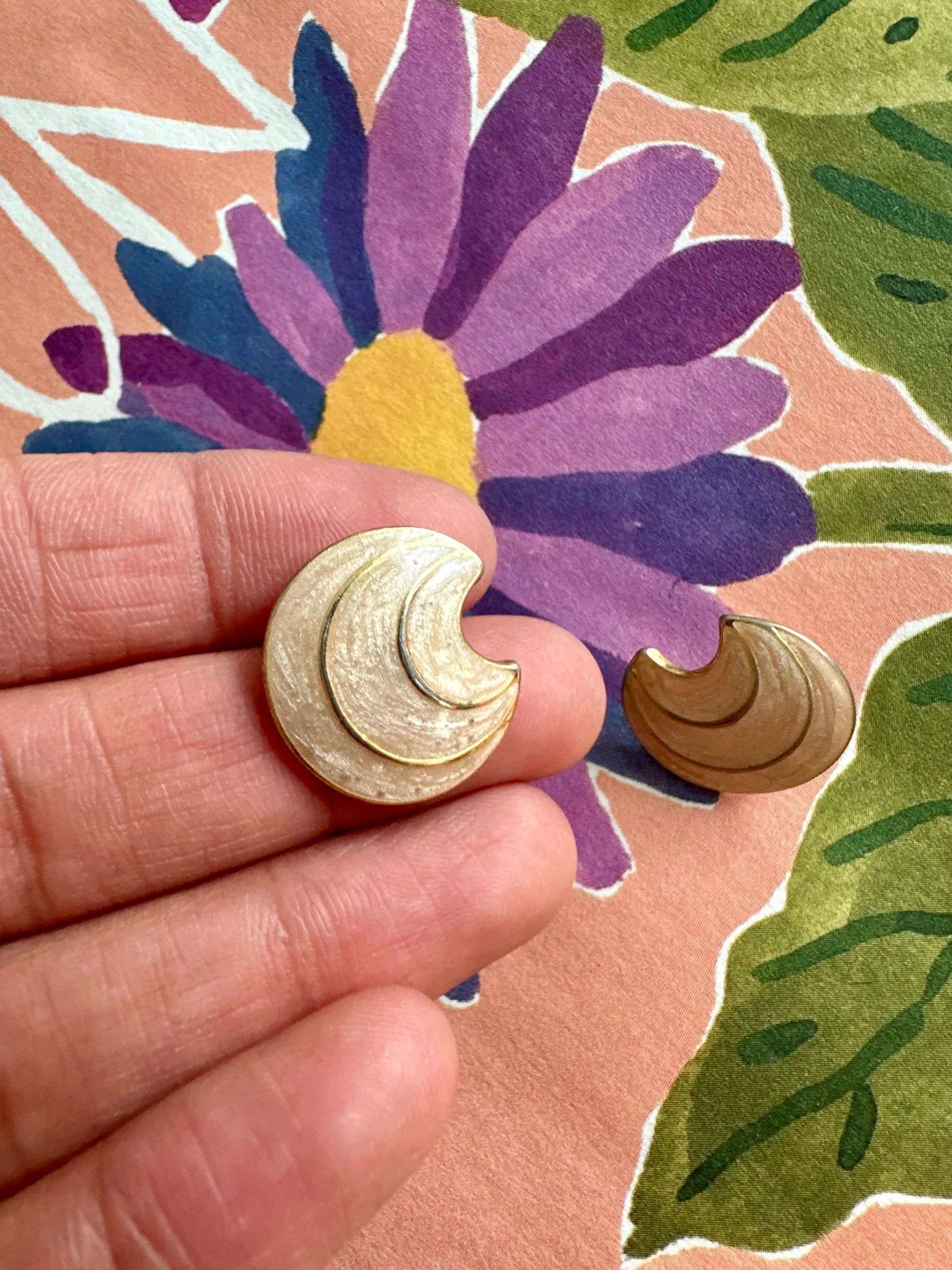 vintage geëmailleerde oorbellen halve maan