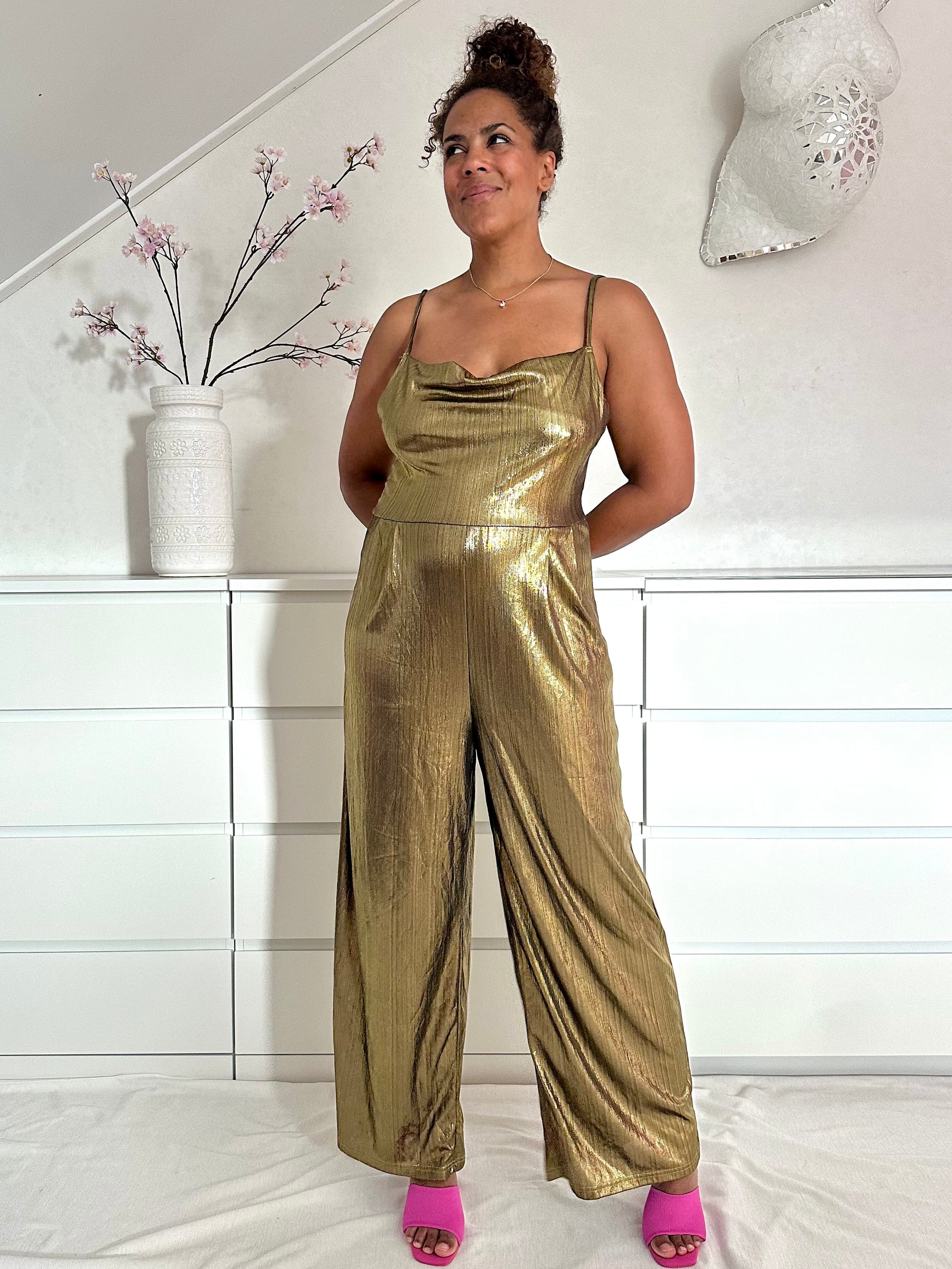 Retro broekpak in feestelijk gouden kleur